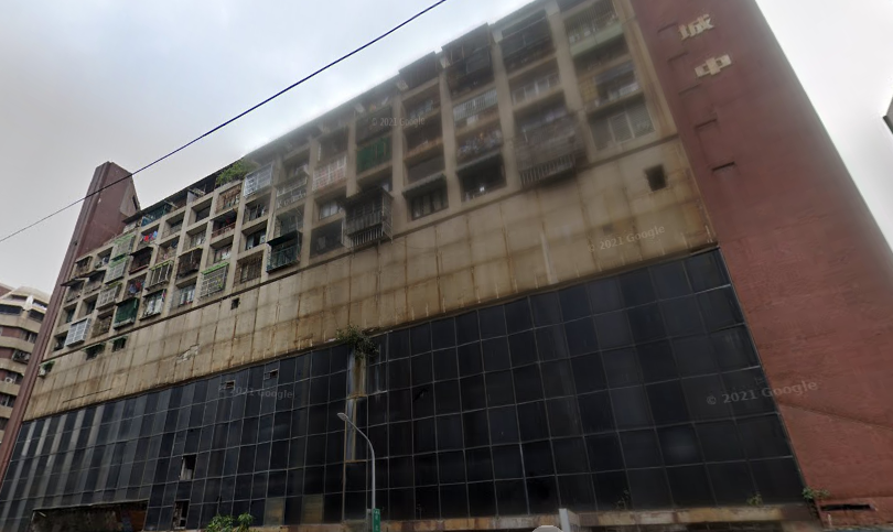 高雄鹽埕區城中城大樓今凌晨3時左右發生火災。（翻攝自 Google map）