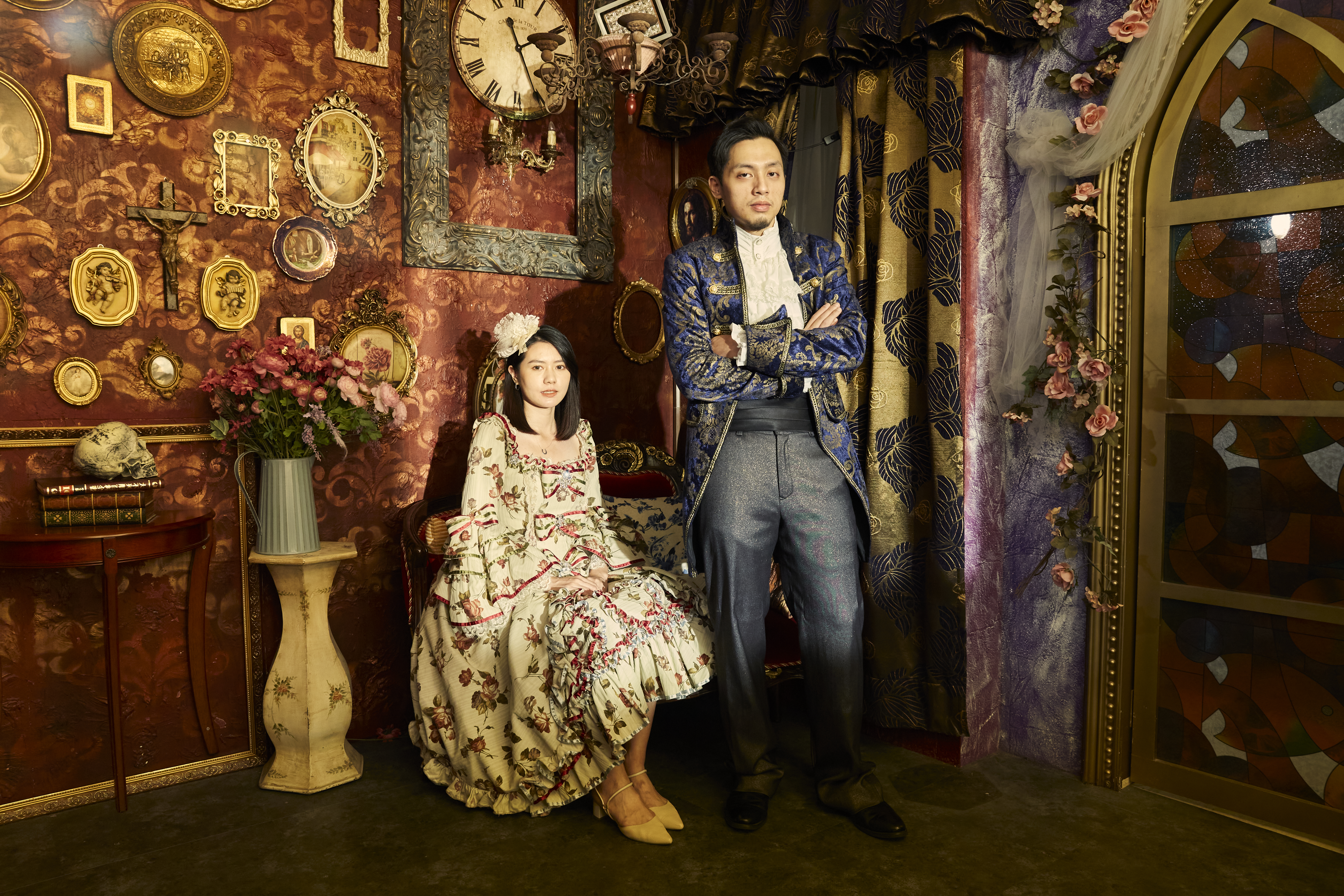 實境角色扮演遊戲俗稱劇本殺，參與者藉由身歷其境的演出體驗不同人生。