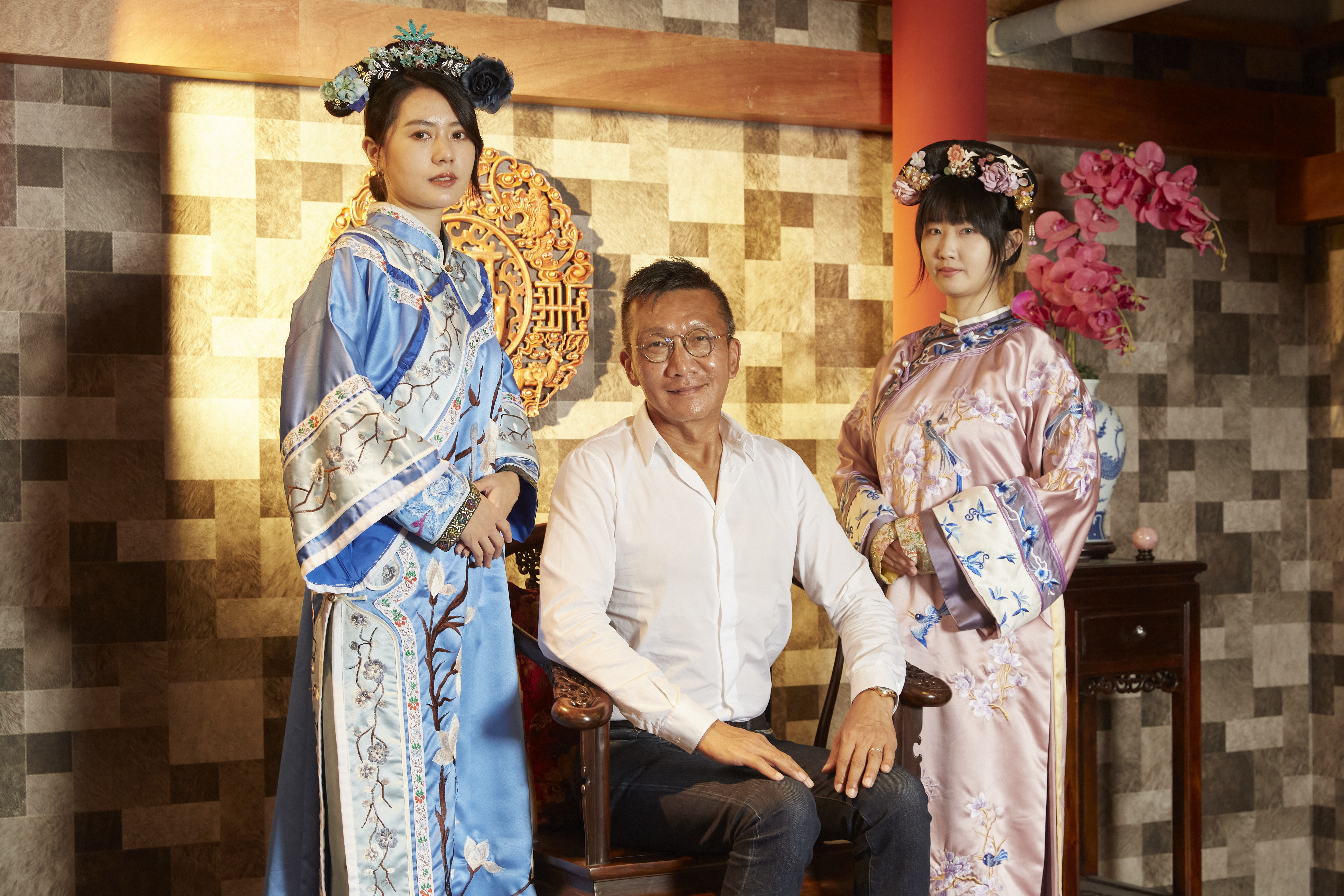 旭瑞文化傳媒投資董事長王冠中(中)坦言,現階段必須從中國大陸購買劇本、滿足玩家需求,但兩岸文化價值觀不同是一大問題。