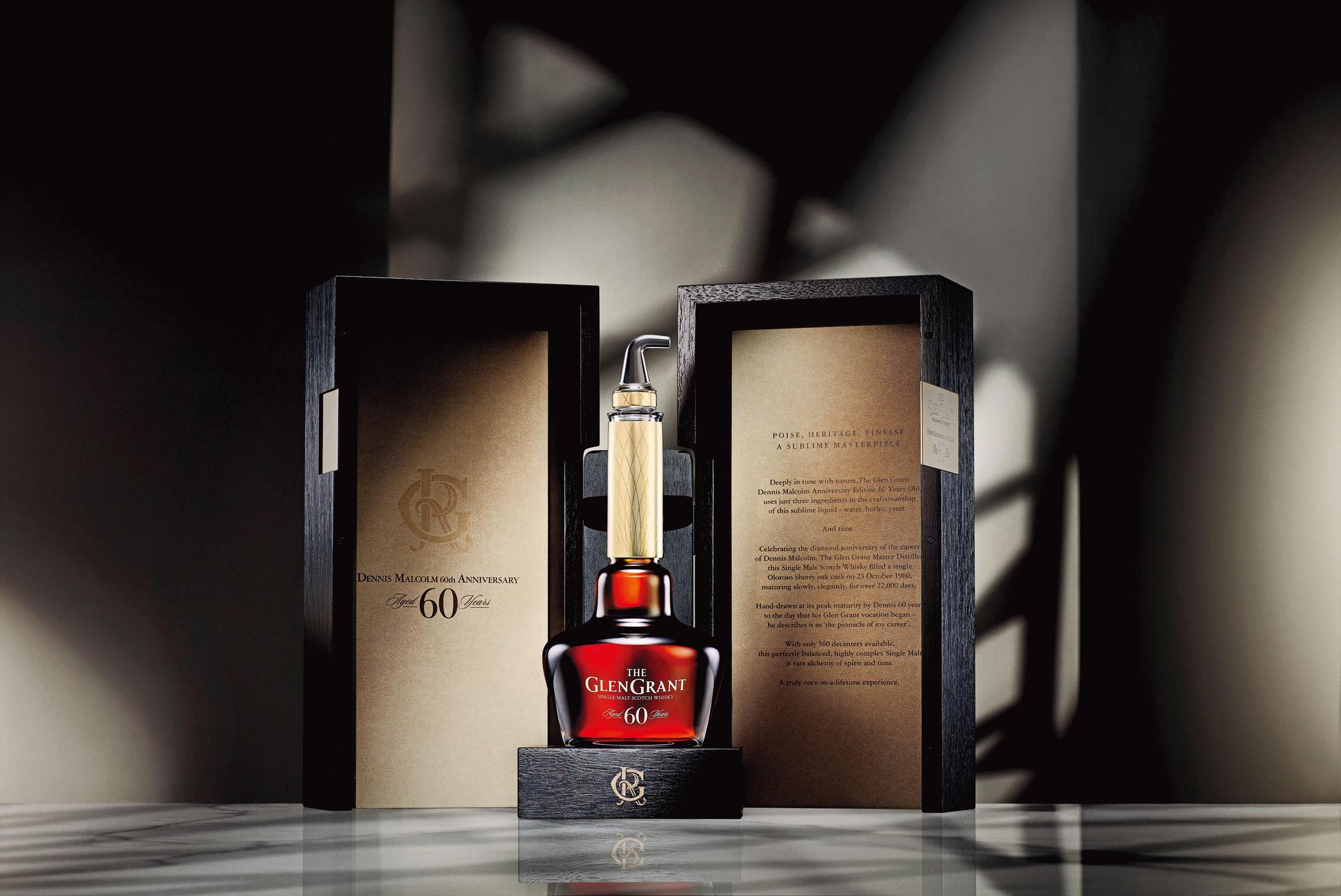 格蘭冠60年原酒,瓶身是GlenCairn水晶玻璃,造型宛若單一麥芽威士忌廠的蒸餾器。