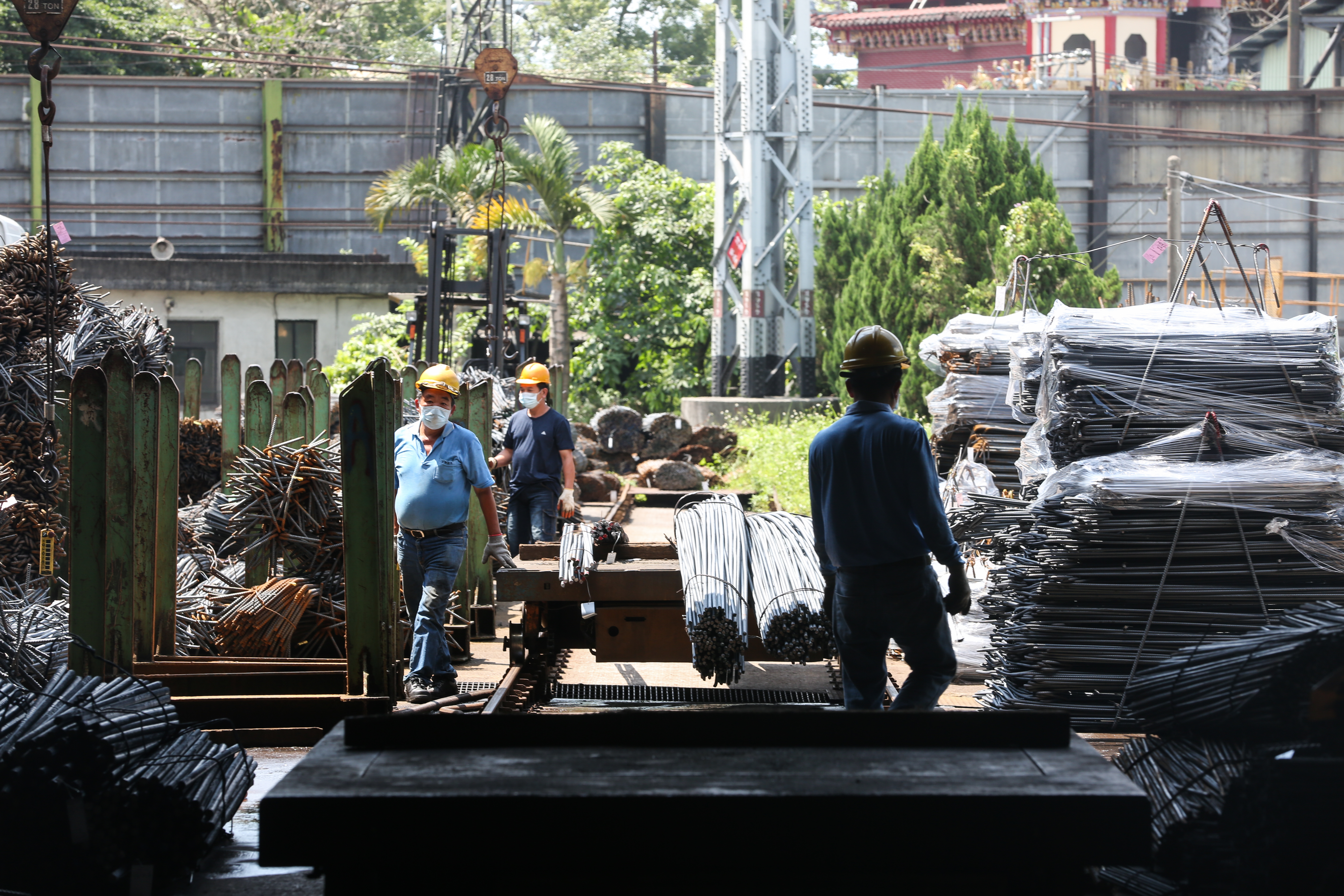 鋼鐵產業缺工嚴重，王信豐樂於提供外監工作機會，讓更生人學有一技之長。（圖為示意圖，非當事人）