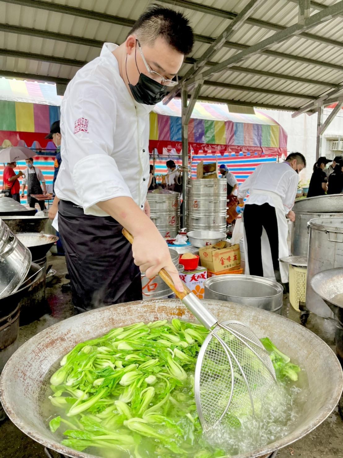 因為新冠肺炎疫情影響，去年採桌菜進行的義煮千歲宴，今年則是改提供餐盒。（牡丹灣Villa提供）