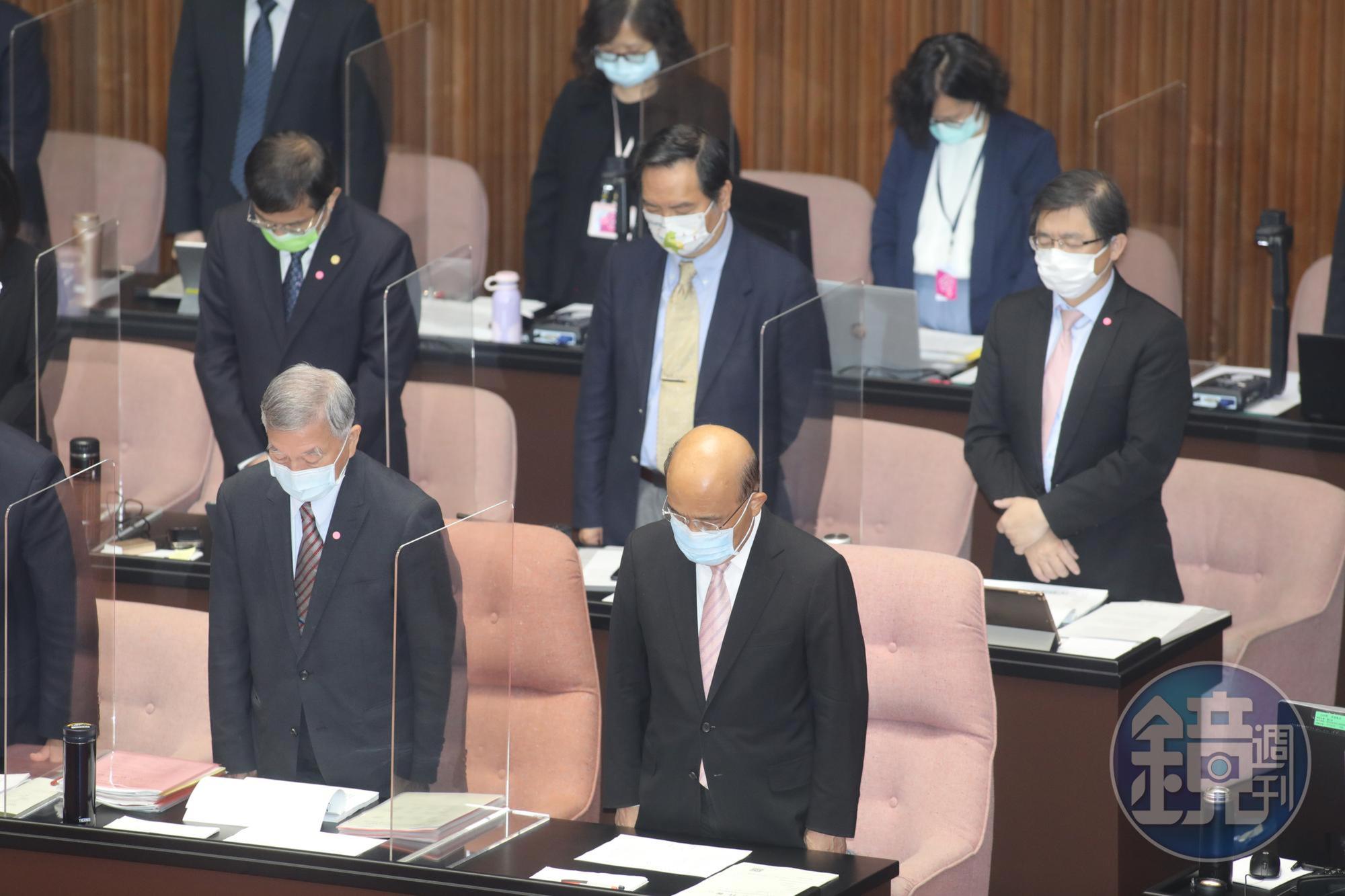 立法院今為高雄城中城大火事件,全體默哀1分鐘。