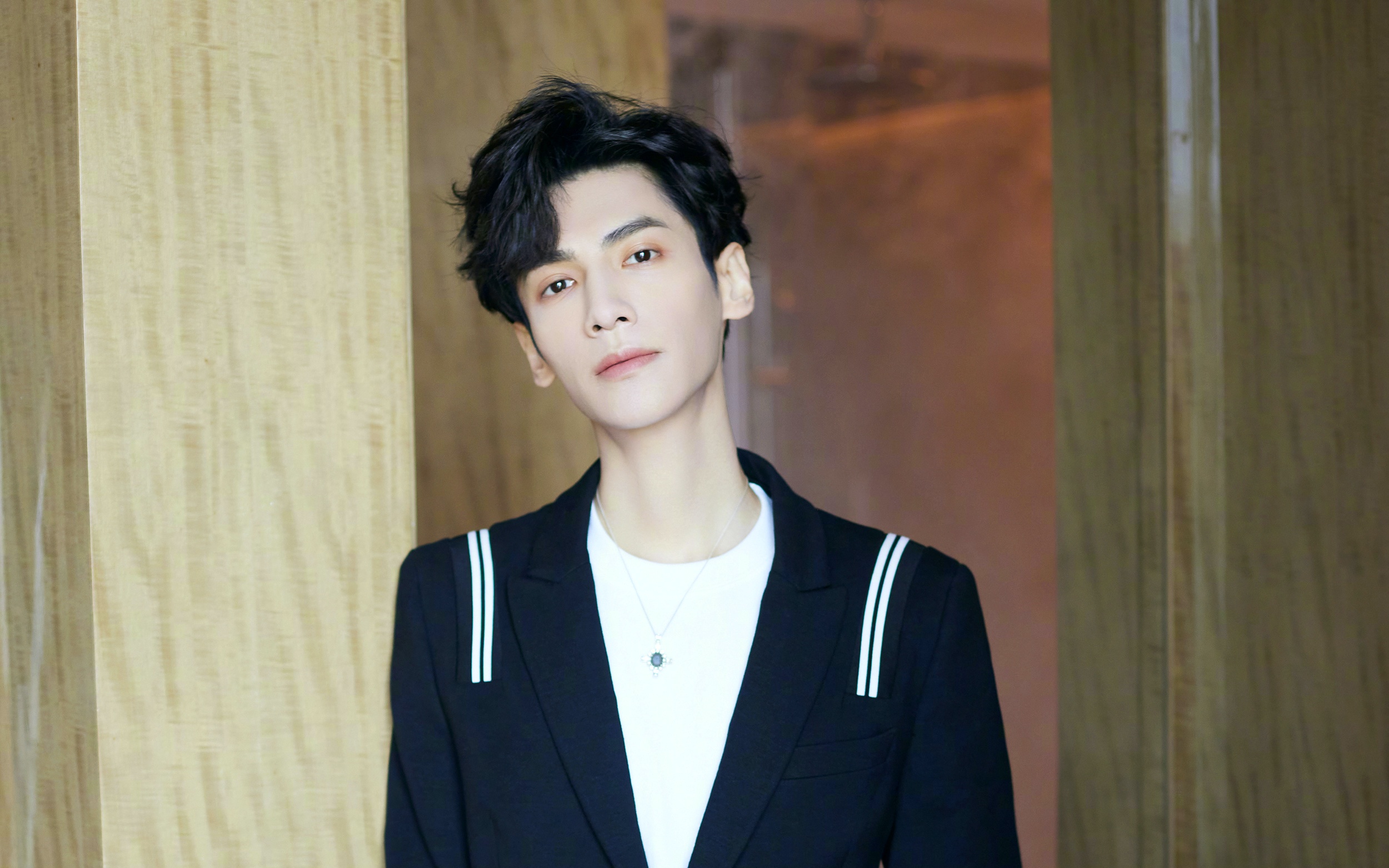 大陸男星羅雲熙傳拍戲遭對手演員打傷臉部。（翻攝羅雲熙微博）