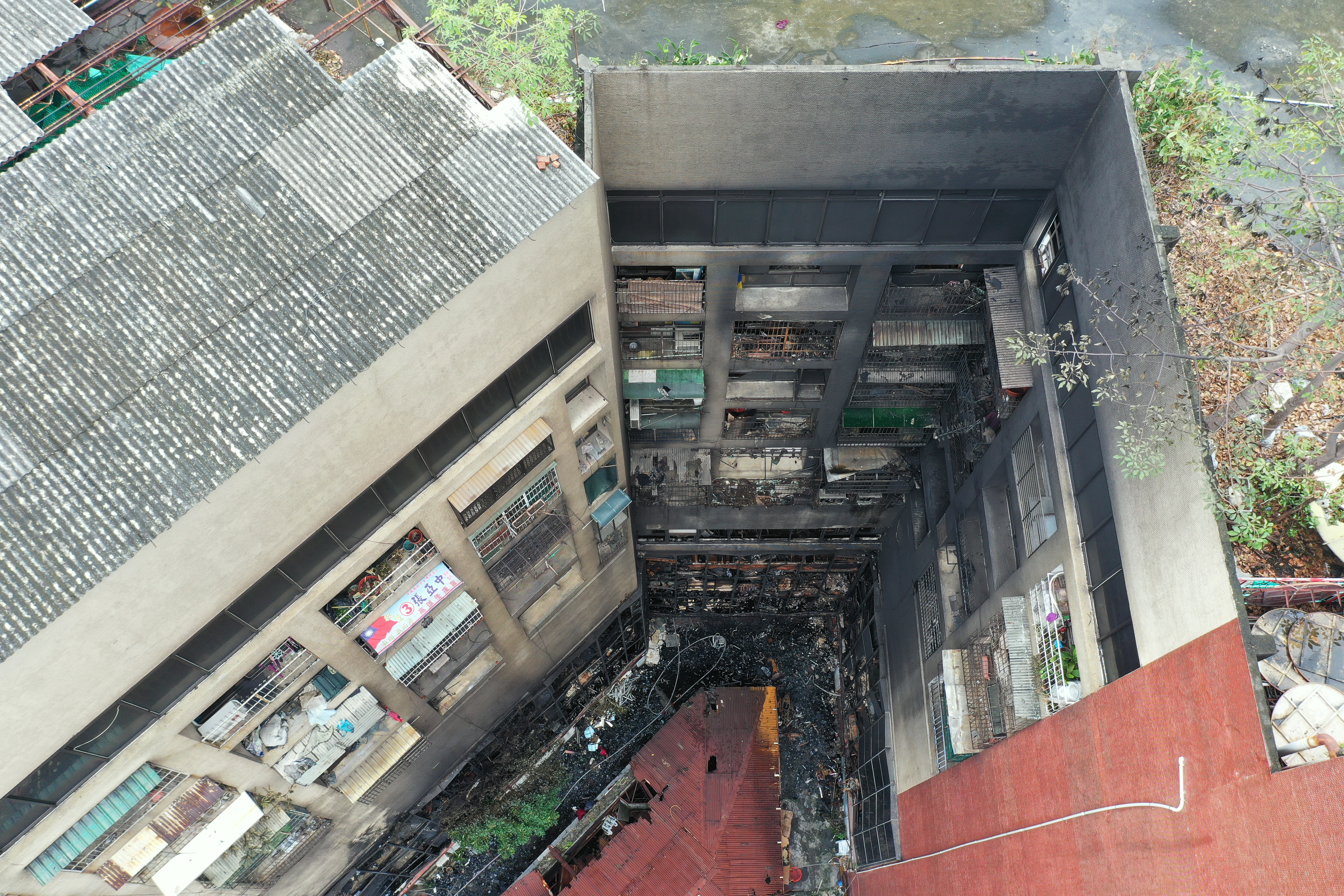 「城中城」大樓造成46人死亡，附近住戶說，1999年也發生火警，當時就該強制拆除。