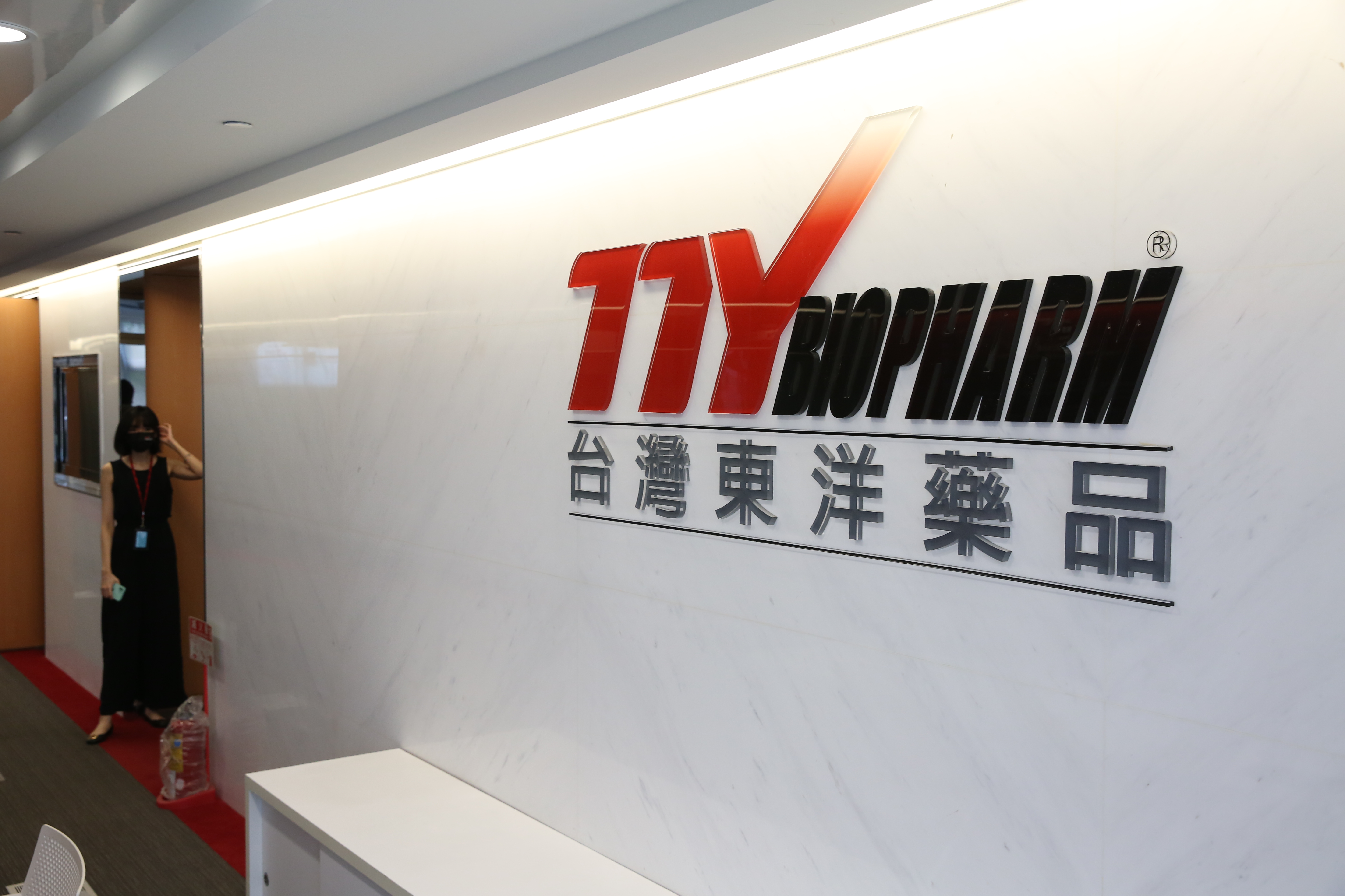 上市台灣東洋公司去年爭取代理德國BNT疫苗案破局，股價一度暴漲，外界質疑涉及內線交易。（本刊資料照）