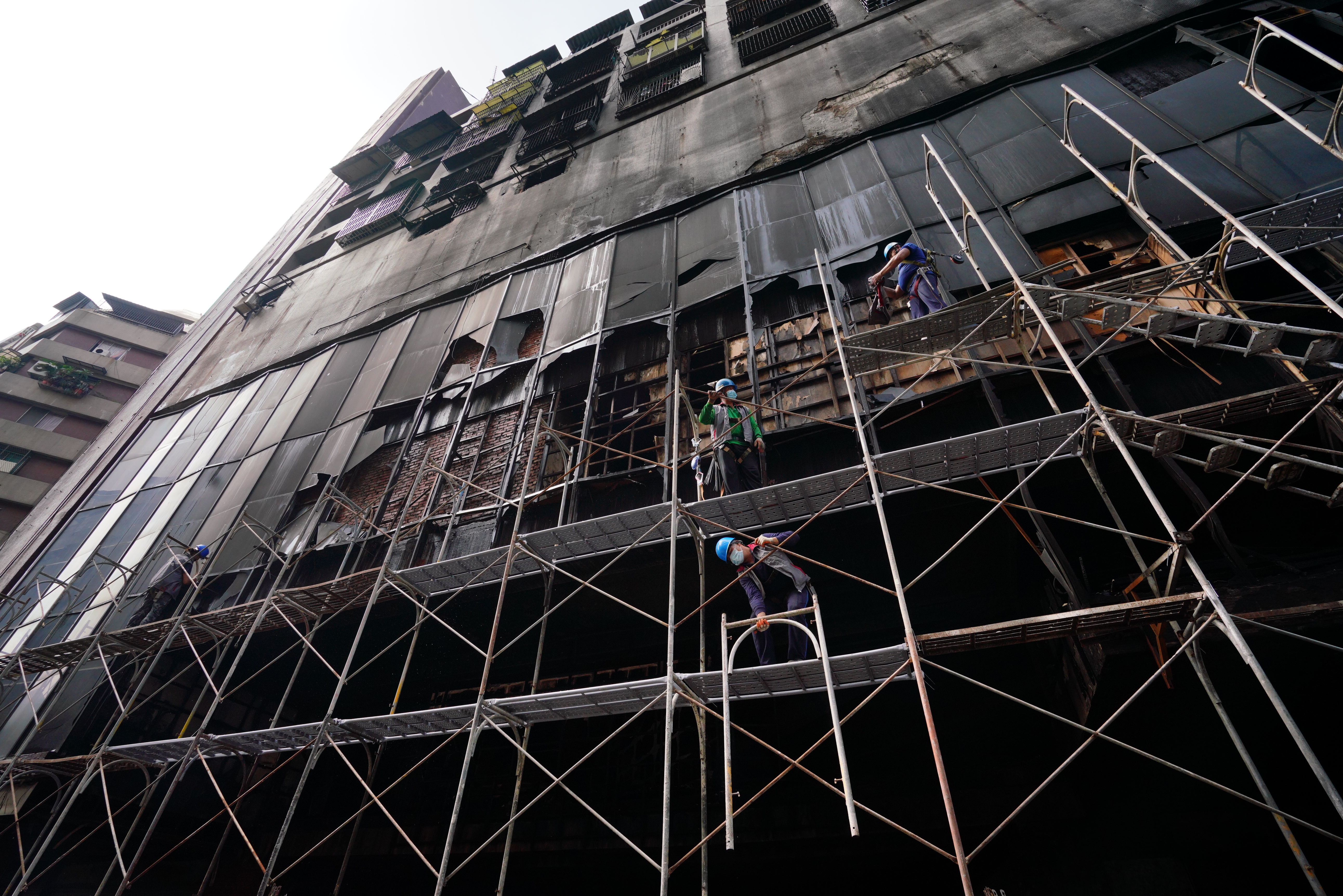 檢警調查城中城大火起火原因，研判可能點檀香粉釀災。