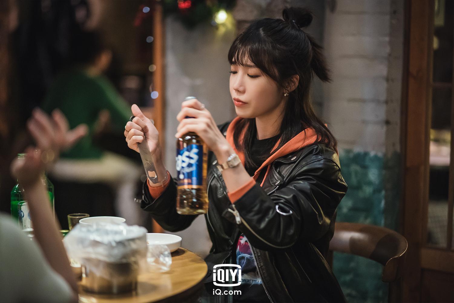 鄭恩地被問酒量如何時，妙答：「看當天帶多少錢。」（愛奇藝國際站提供）