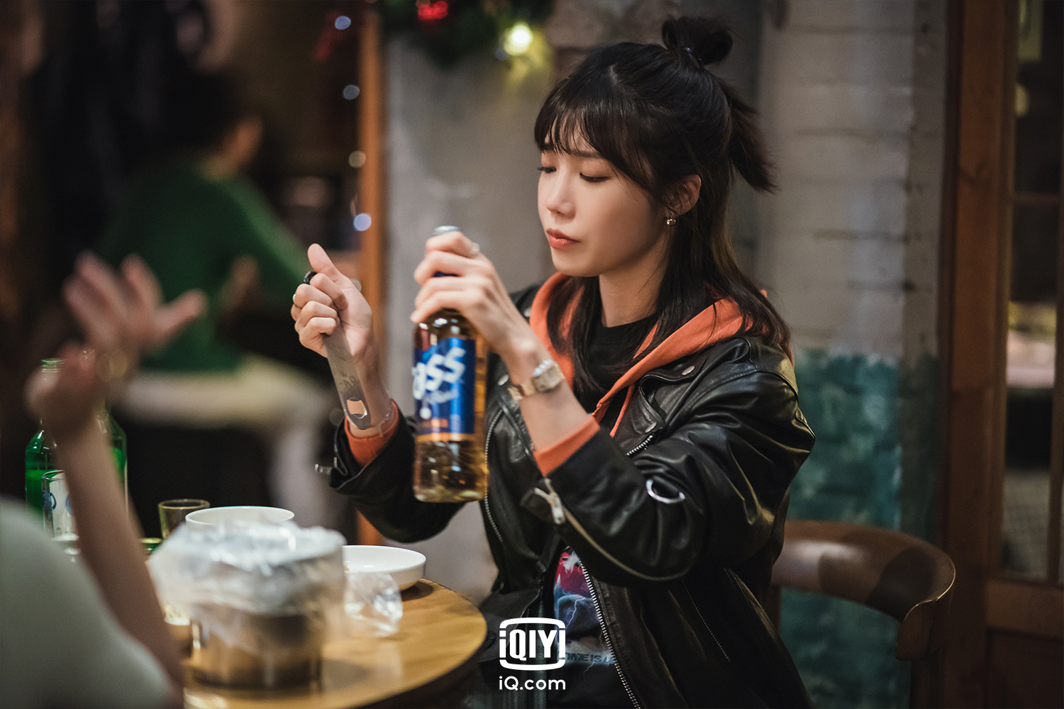 鄭恩地被問酒量如何時，妙答：「看當天帶多少錢。」（愛奇藝國際站提供）