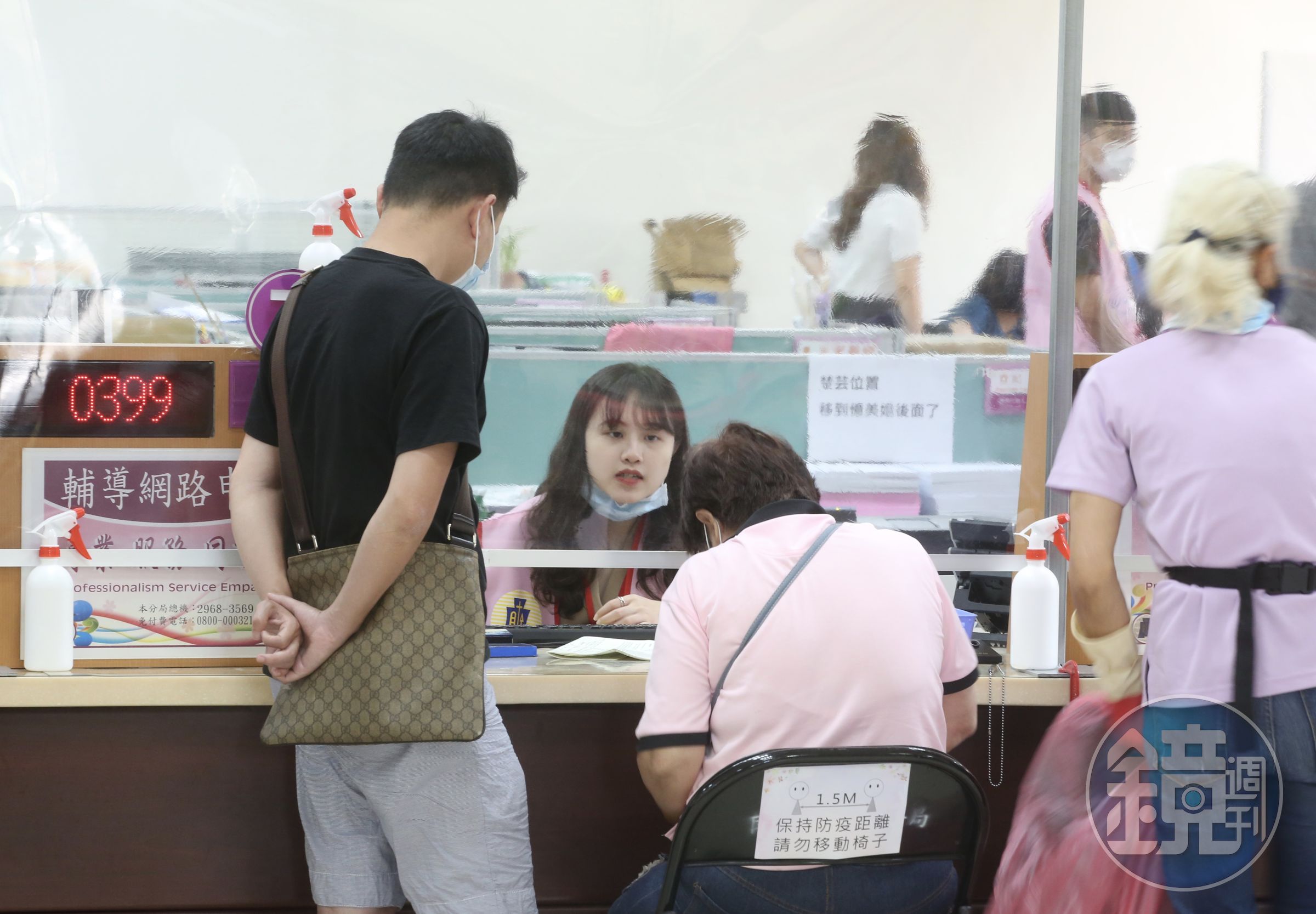 每人基本生活費由去年的18.2萬提高至19.2萬元，明年5月報稅適用，預計210萬戶受惠。