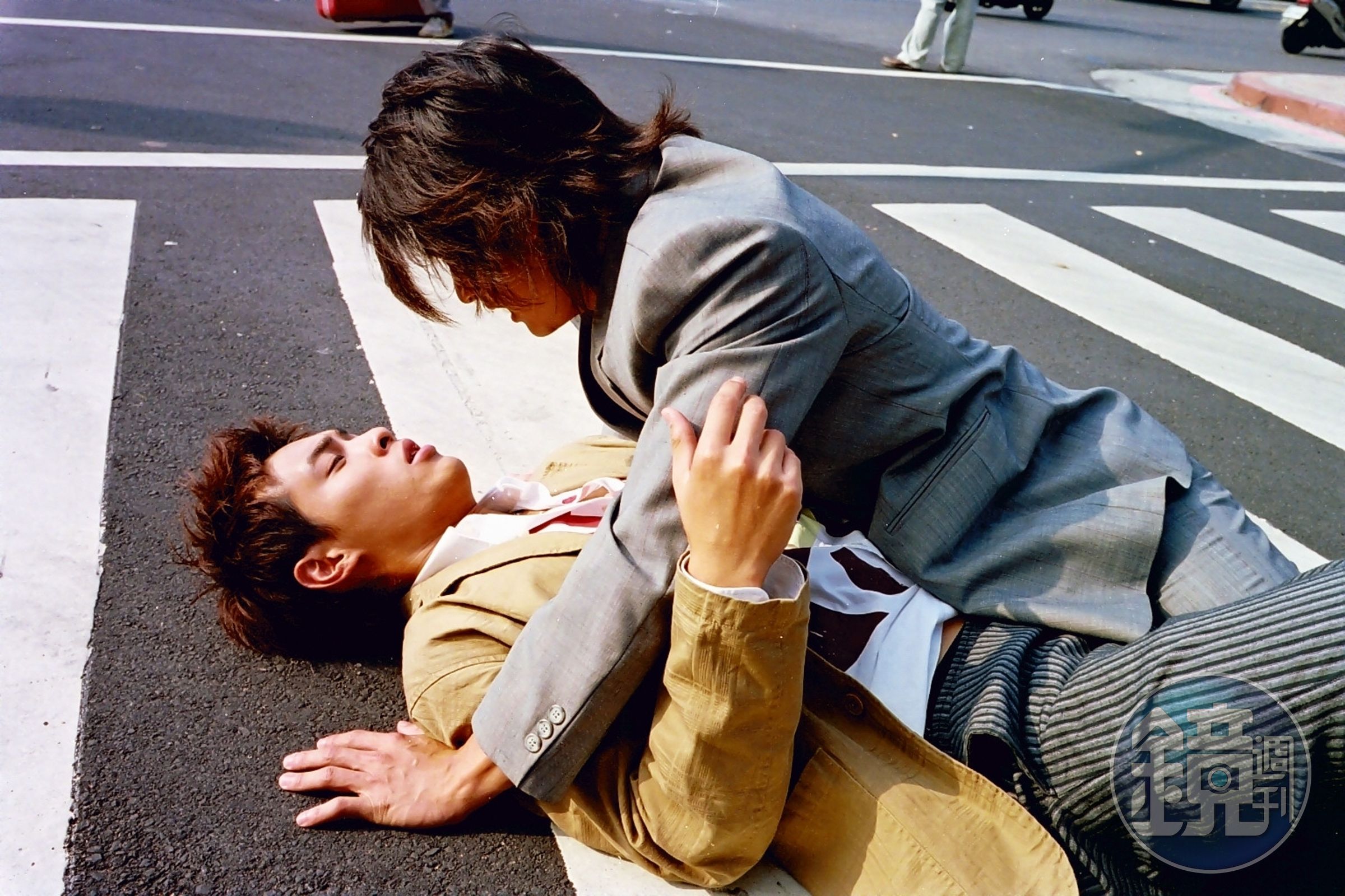 楊祐寧在片中被周群達吸引，兩人不乏親密的身體接觸。（CATCHPLAY）