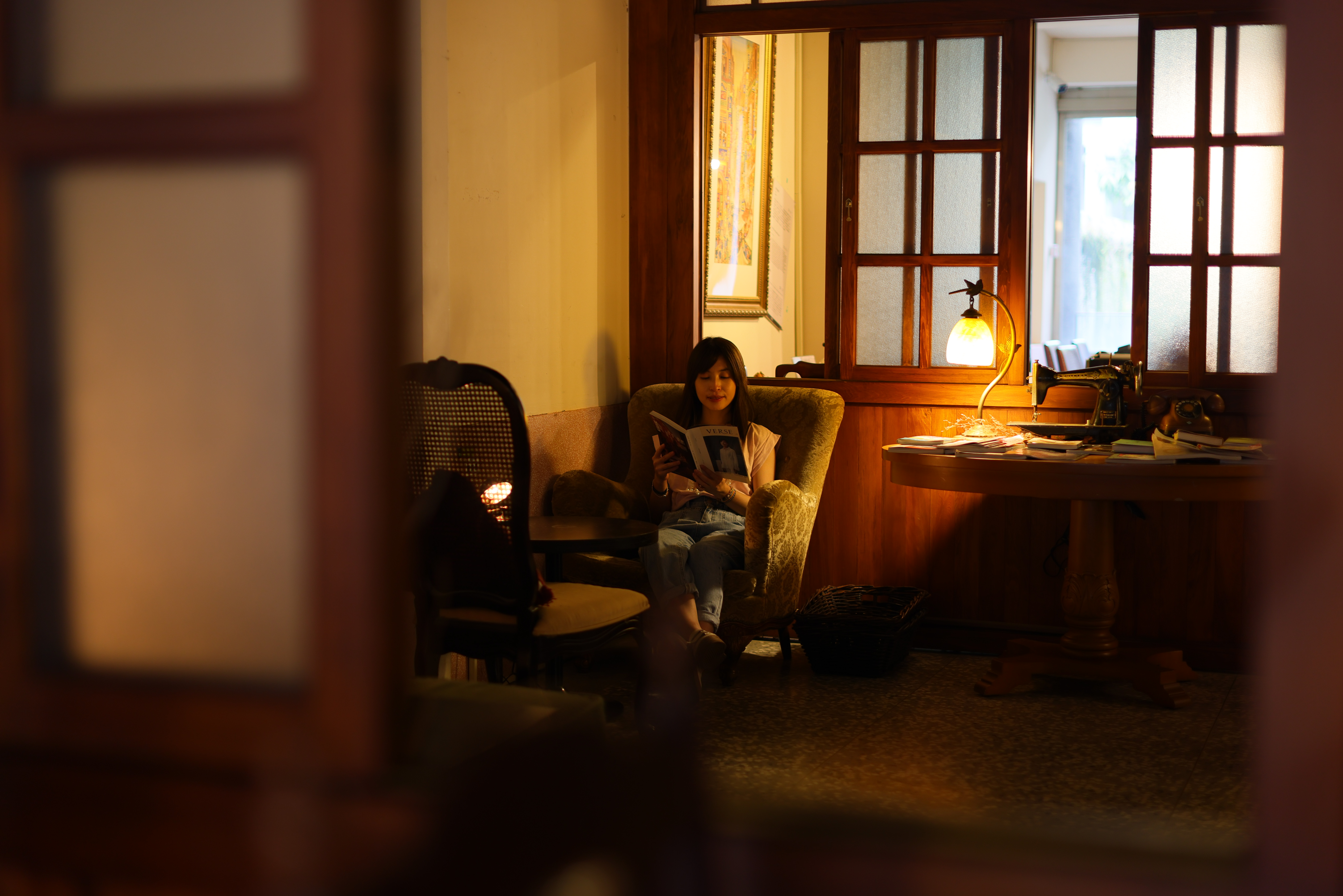 南街得意在1920年代的街屋中，是標準的一開、三進，保留臥室的隱密空間供客人品茶或閱讀。 