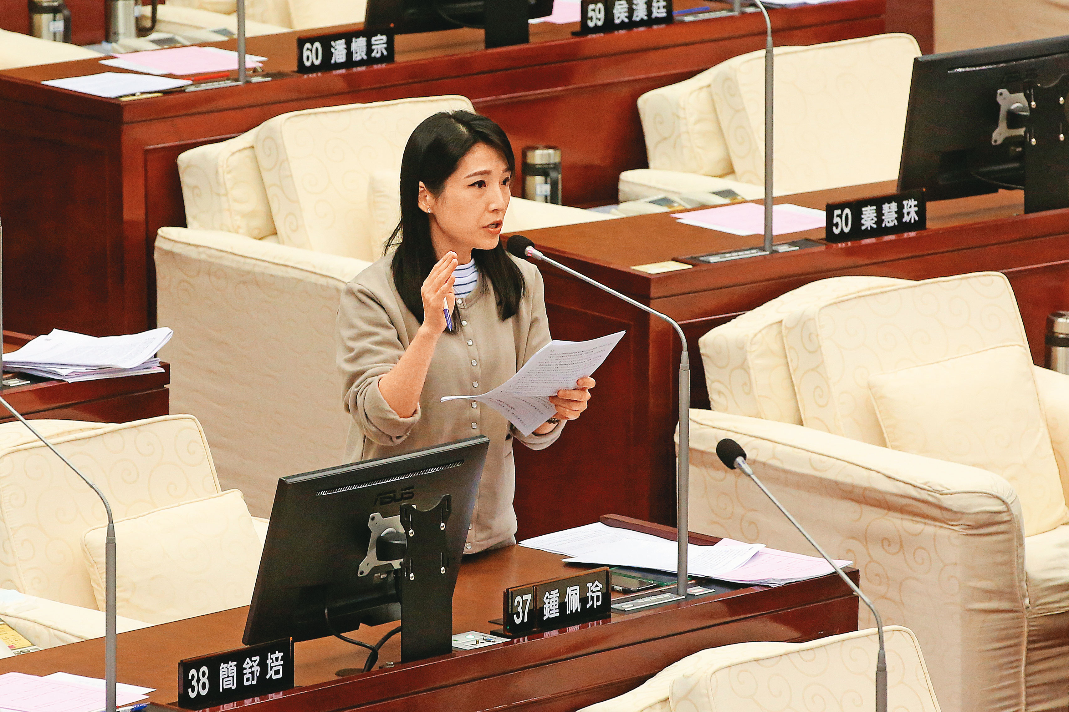唐男曾在台北市議員鍾佩玲(圖)服務處任職,今年8月底請辭。