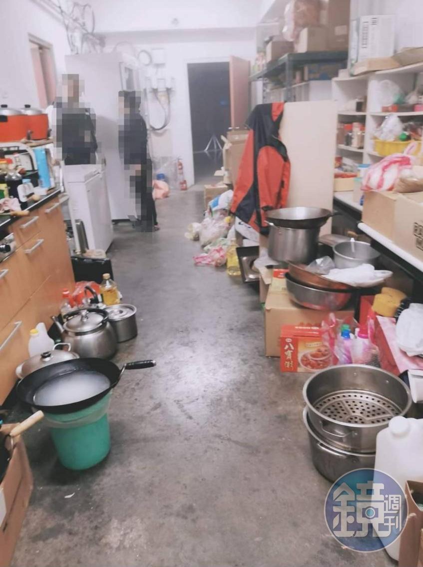 龍田里辦公室內堆滿雜物和炊煮器具。(讀者提供)