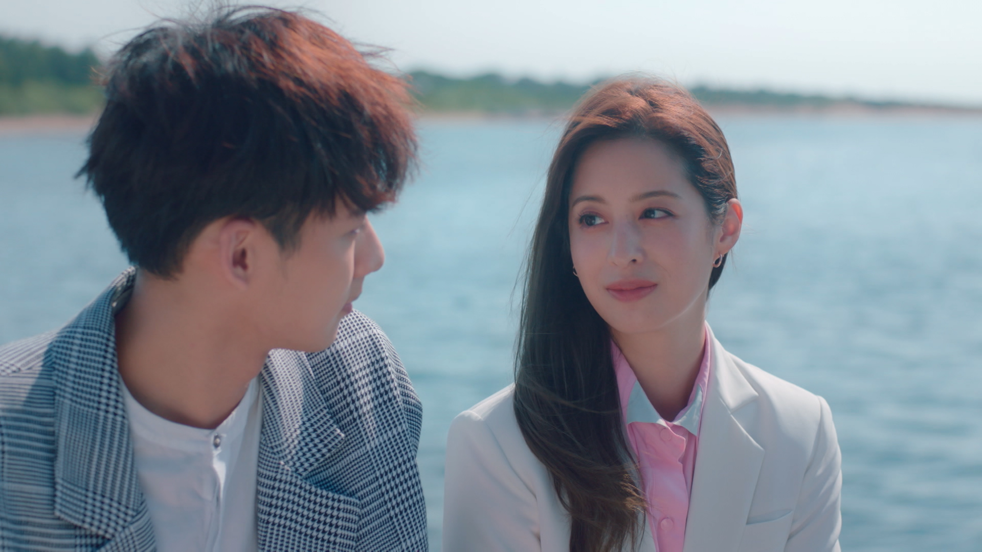 莫允雯、吳念軒相差7歲的姐弟戀感情越來越甜蜜。（台視、三立提供）