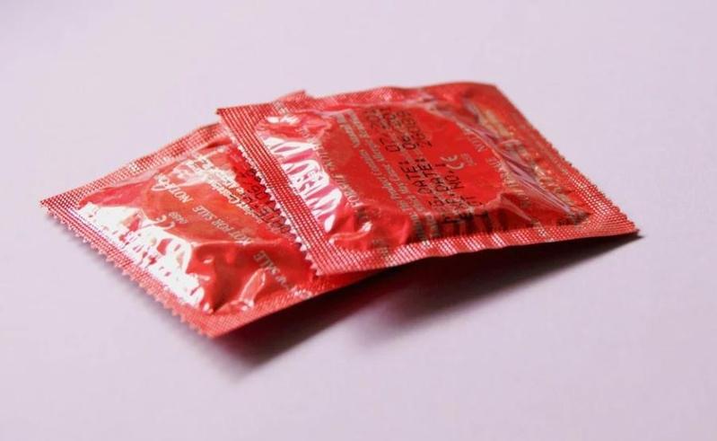 一名店員抱怨客人以「我用不到了」為由，堅持要退已拆封的保險套。（示意圖，翻攝自Pixabay）