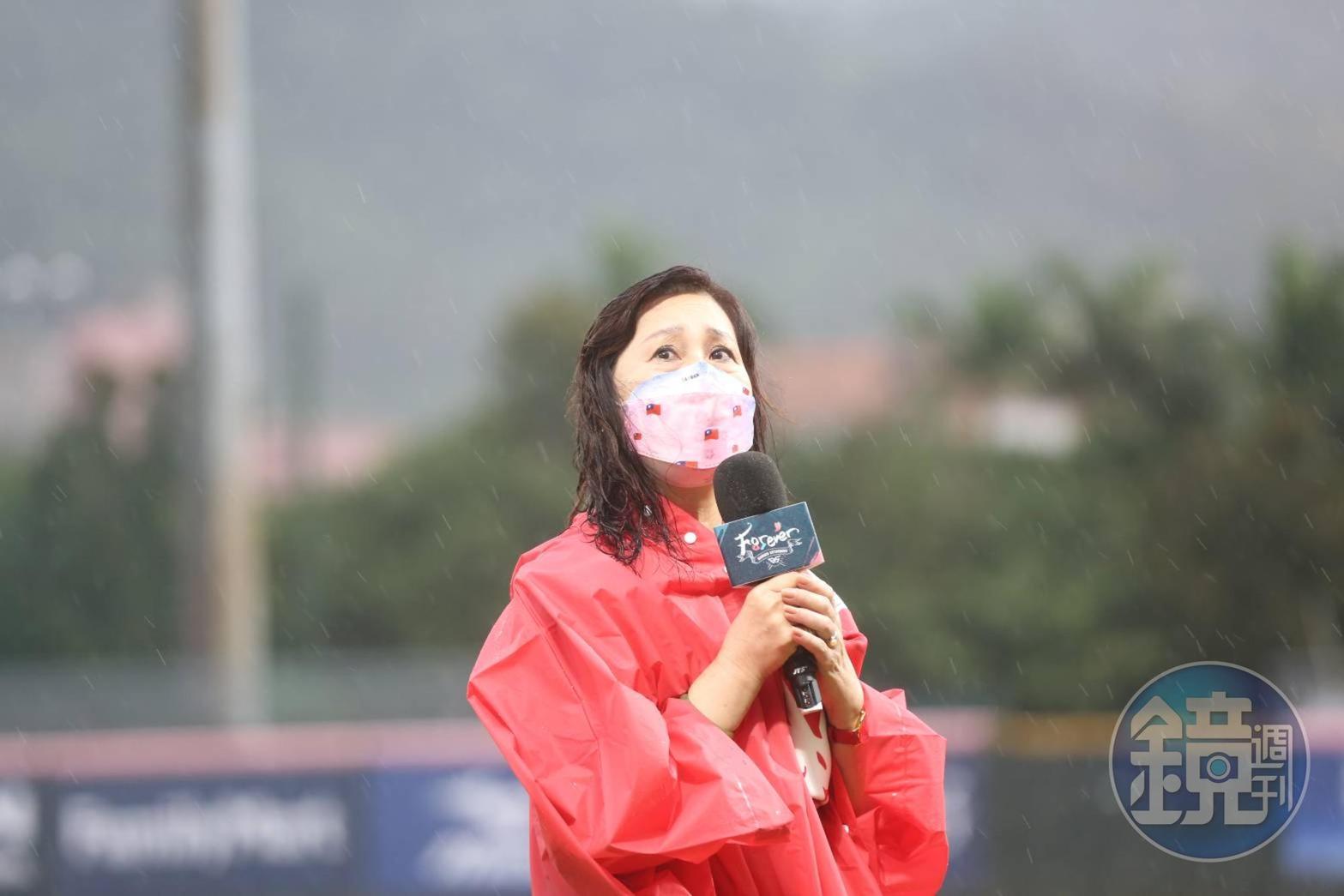 天母球場天空出現一道大彩虹後又下大雨，謝榮瑤感動說應該是「徐生明在天上忍不住」。