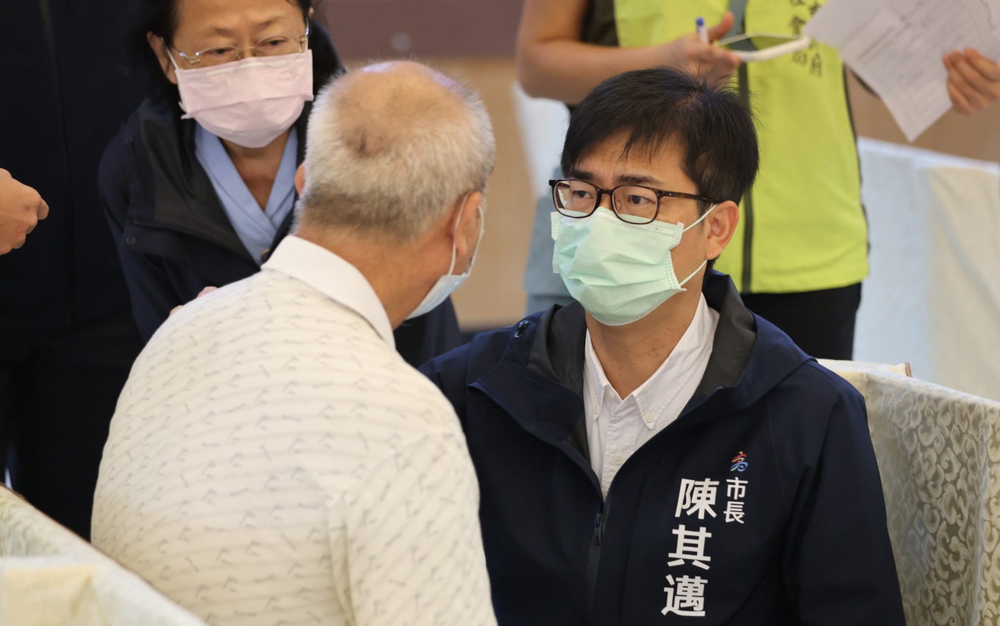 高雄市長陳其邁表示,各界善款將用於慰問金救助、傷者日後生活重建等方面。(翻攝自陳其邁臉書)