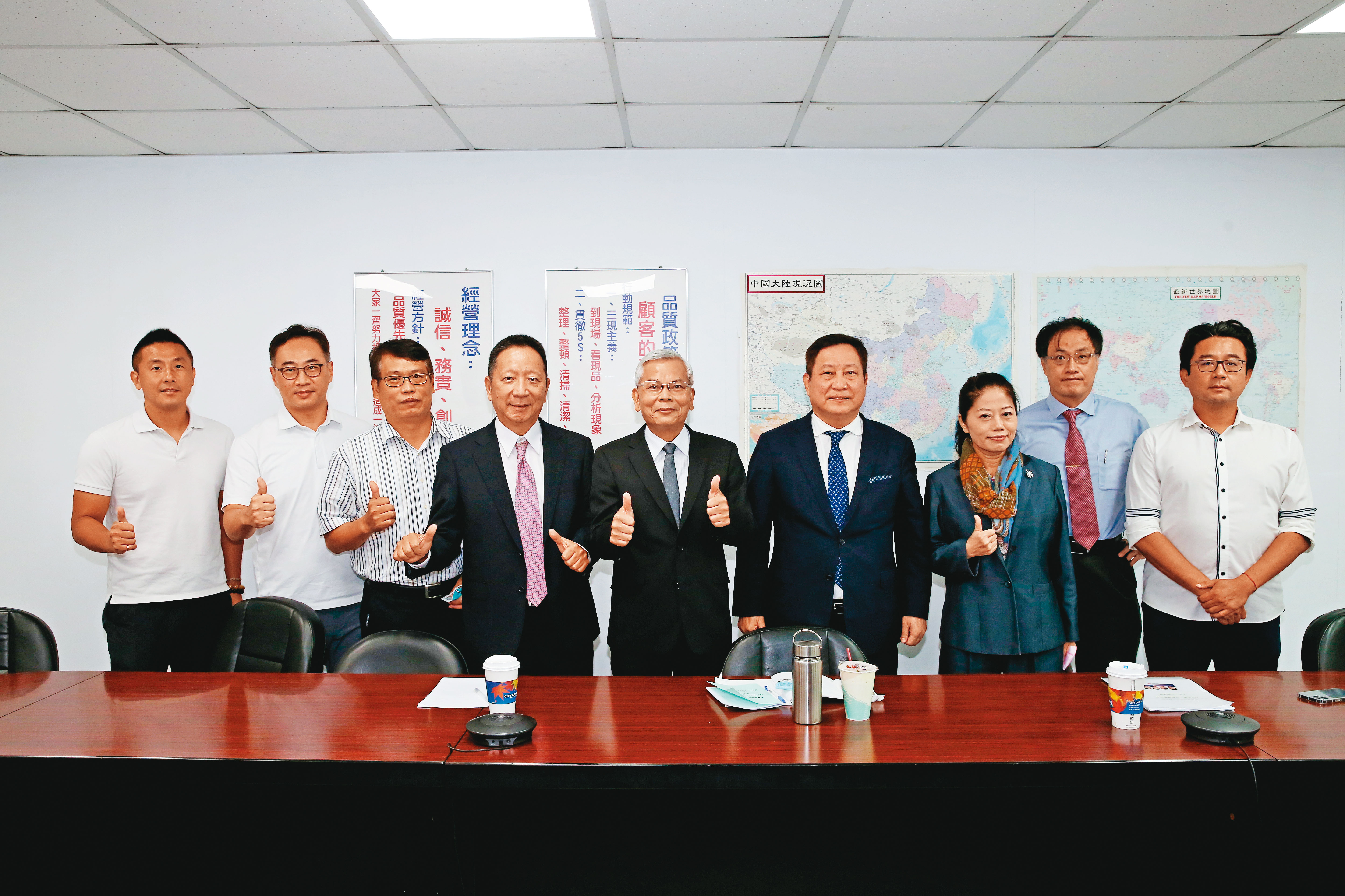 泰豐新任董事會成員出爐,事後推舉江慶興(左5)擔任董座。
