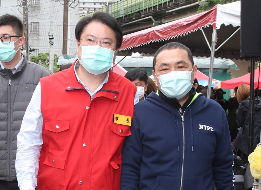 基隆市長林右昌（左）拋出北北基行政區整併構想，新北市長侯友宜（右）認為，國土規劃應從上位來思考。（本刊資料照）