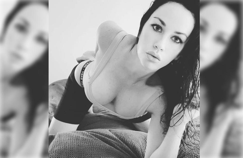 美國一名老師被辭退後,轉戰OnlyFans後知名度大增。(翻攝amy.kupps93的IG)