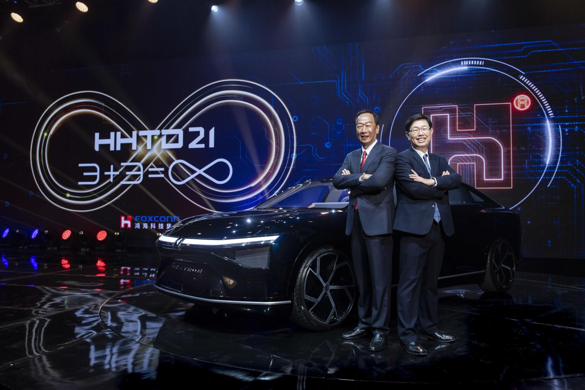 鴻海一口氣遍推出三款電動車，各自定位明確，圖為旗艦轎車Model E。（鴻海提供）