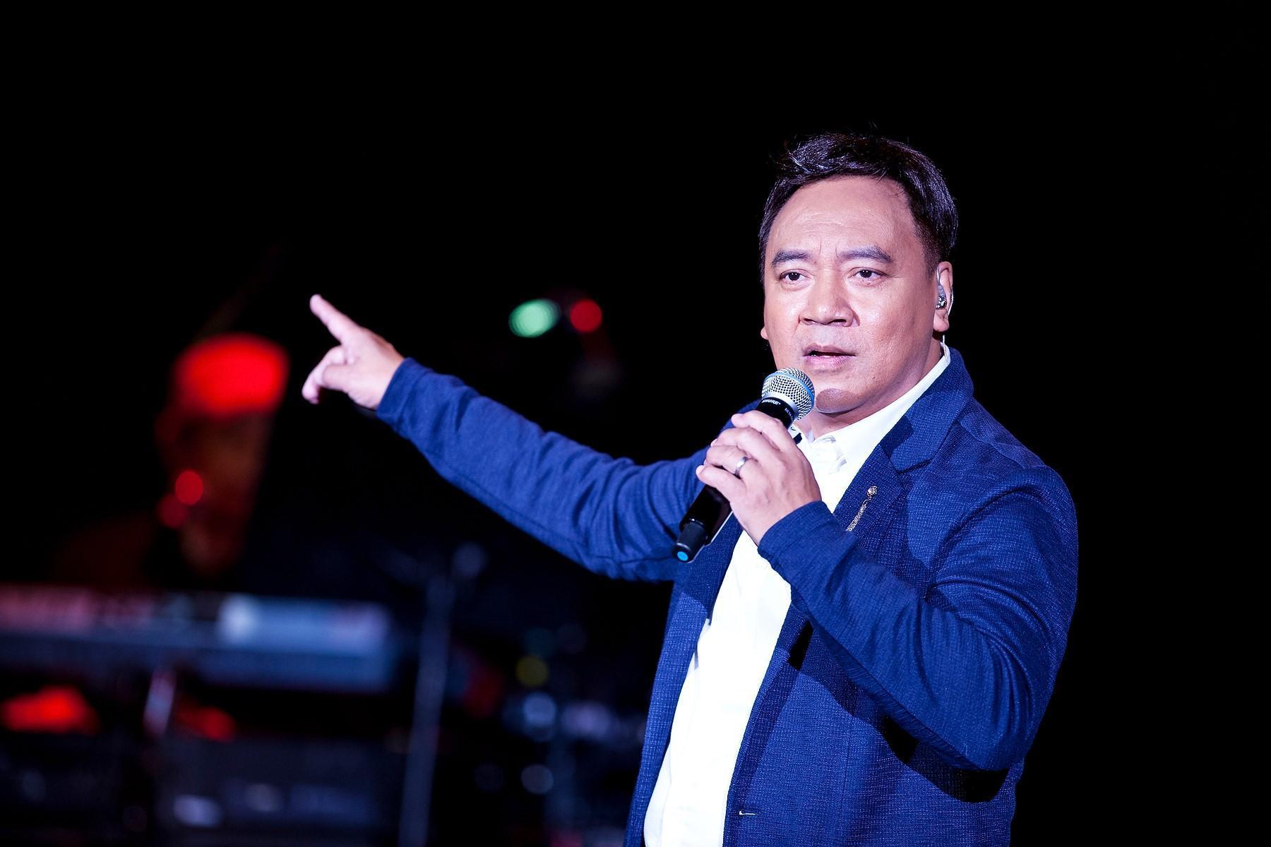 施孝榮為了民歌高峰會大力奔走，終於確定要在2022年的第一天舉辦。（寬宏娛樂提供）