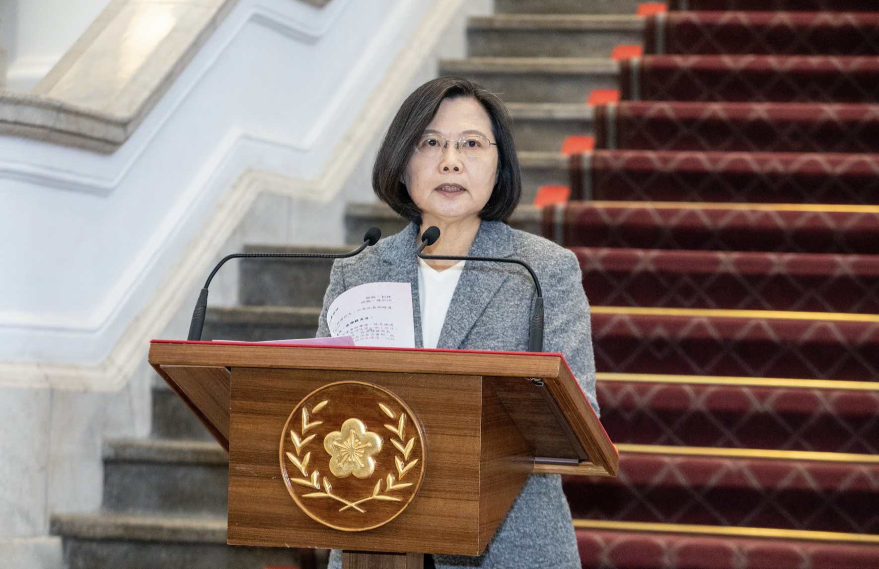 總統蔡英文表示，將針對換臉色情犯罪等多種類型的網路性別暴力，將重新盤點法規。（資料照）