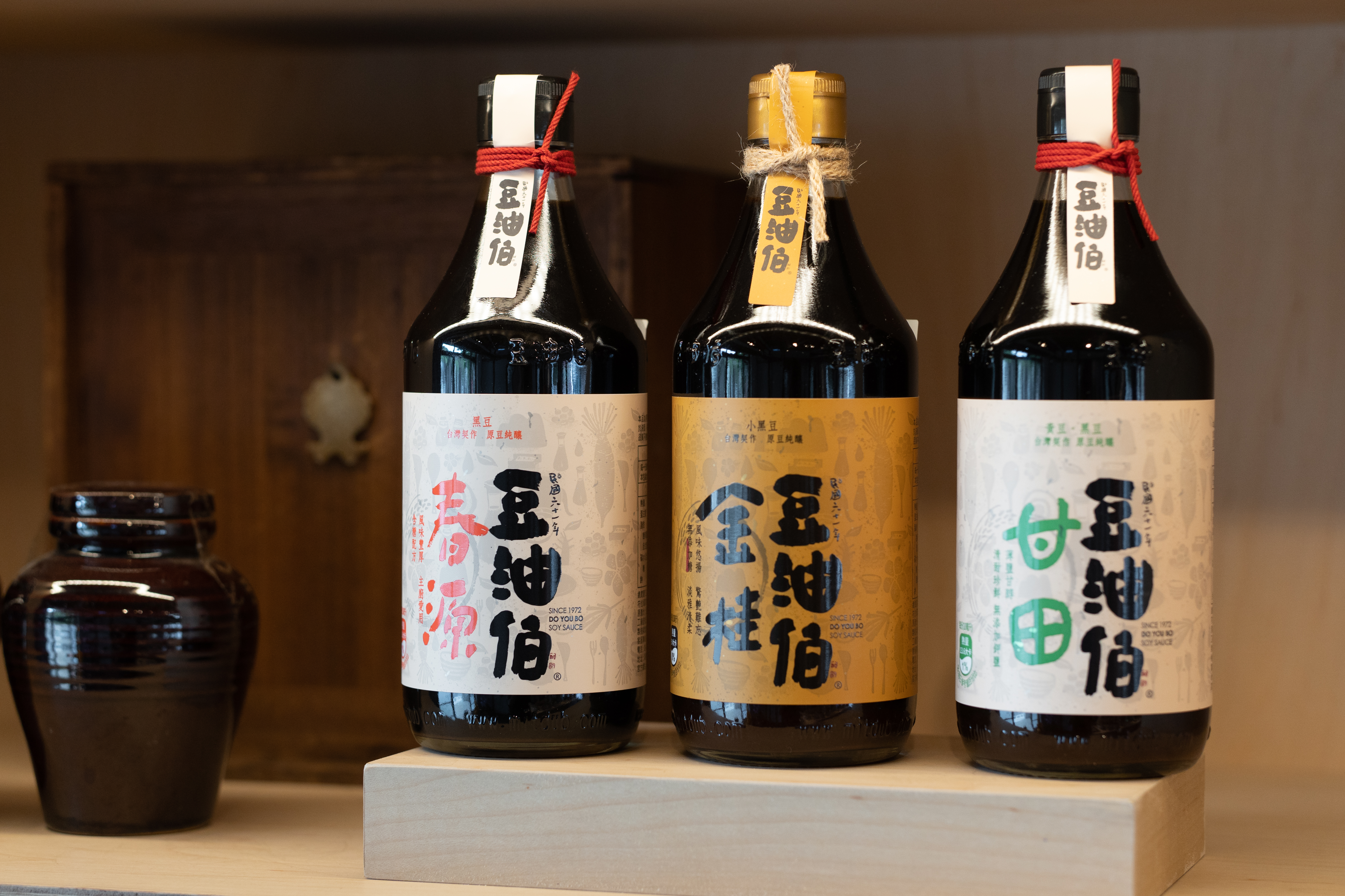 在這裡可一次買到用3種不同品系台灣黑豆釀製的甘田、春源、金桂醬油。（豆油伯提供）