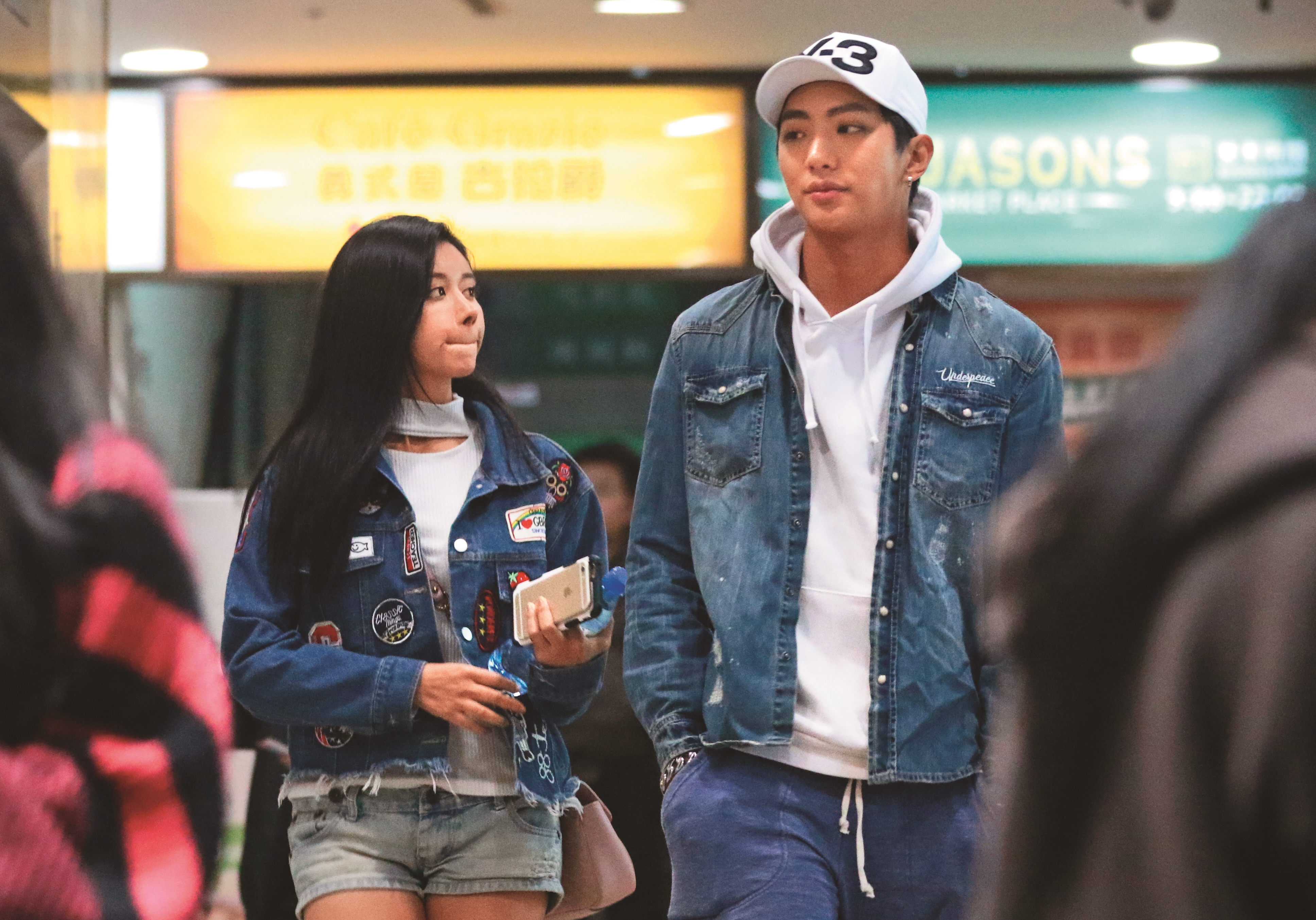 之前明杰（右）曾與「天氣女孩」前成員劉玳妍（左）交往、甜蜜約會，後來不了了之。