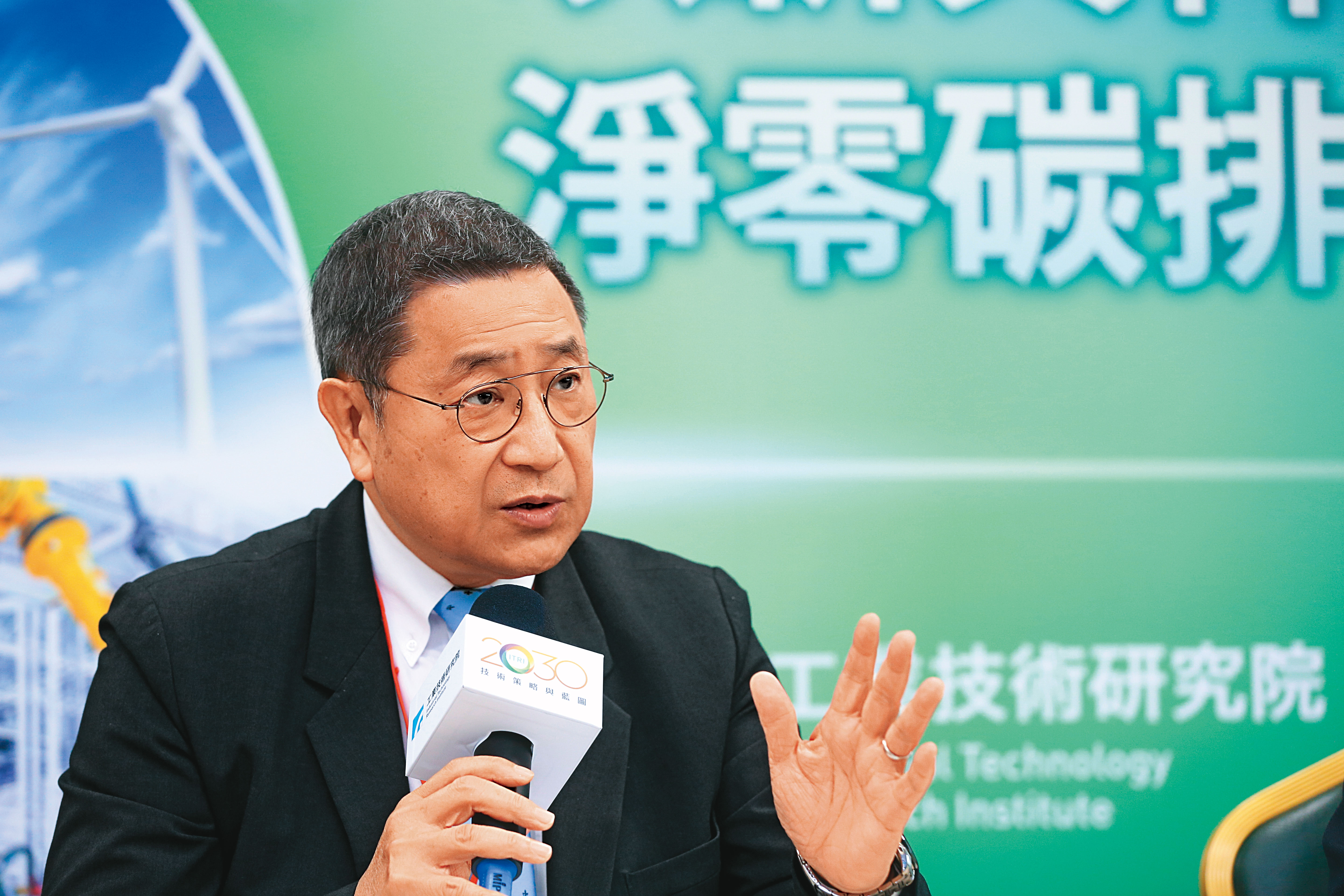 張安平認為水泥業必須承擔減碳責任,台泥2050年要達到碳中和目標。