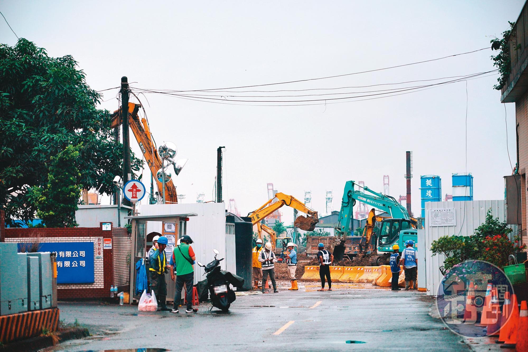 台泥近日宣布斥資120億元，在小港舊紙廠興建台灣第一座超級電池工廠，本刊日前實地走訪。