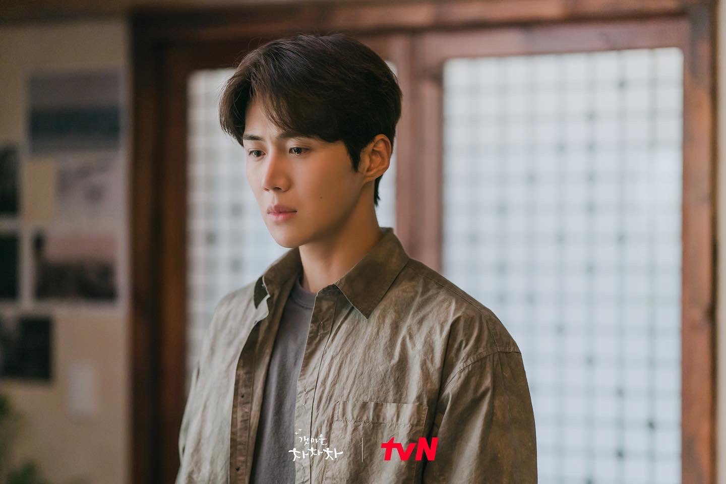 金宣虎因《海岸村恰恰恰》身價翻漲,如今卻遭前女友爆料是渣男,重挫形象。(翻攝自tvn DRAMA)