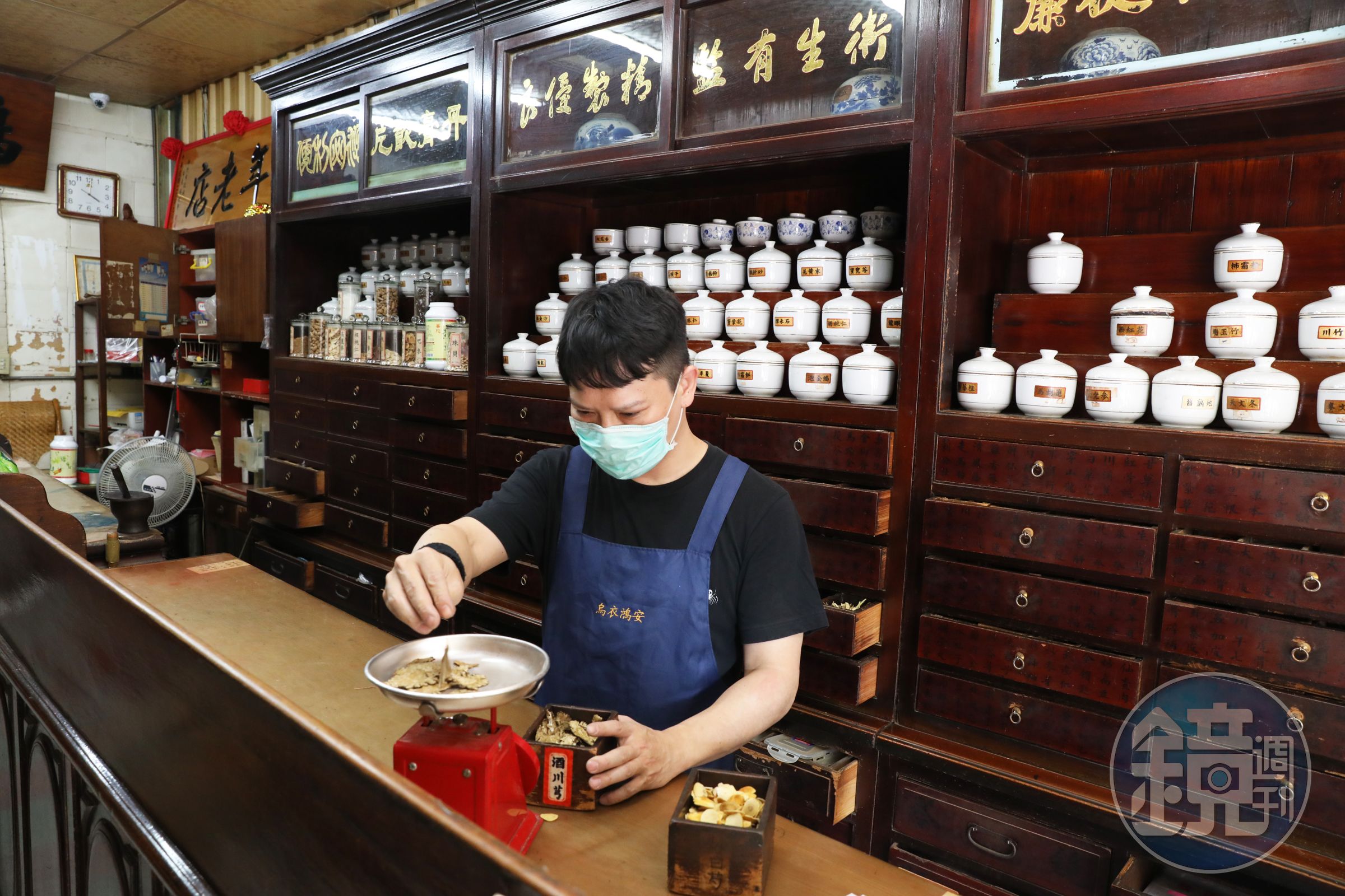「鴻安堂藥房」在北門街轉角開店超過百年。