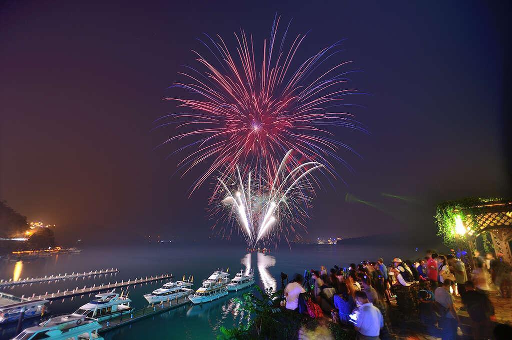 2021日月潭花火節將於水社碼頭施放,採預約登記。