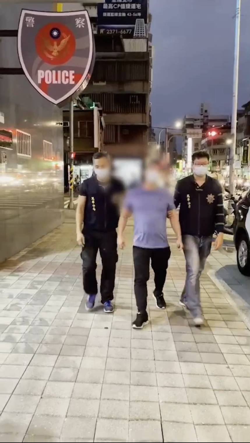 高男遭警方逮捕。