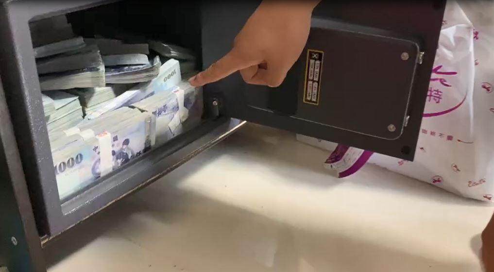 小玉提供「加值服務」,讓越來越多人加入群組,他的荷包也賺得滿滿。(警方提供)