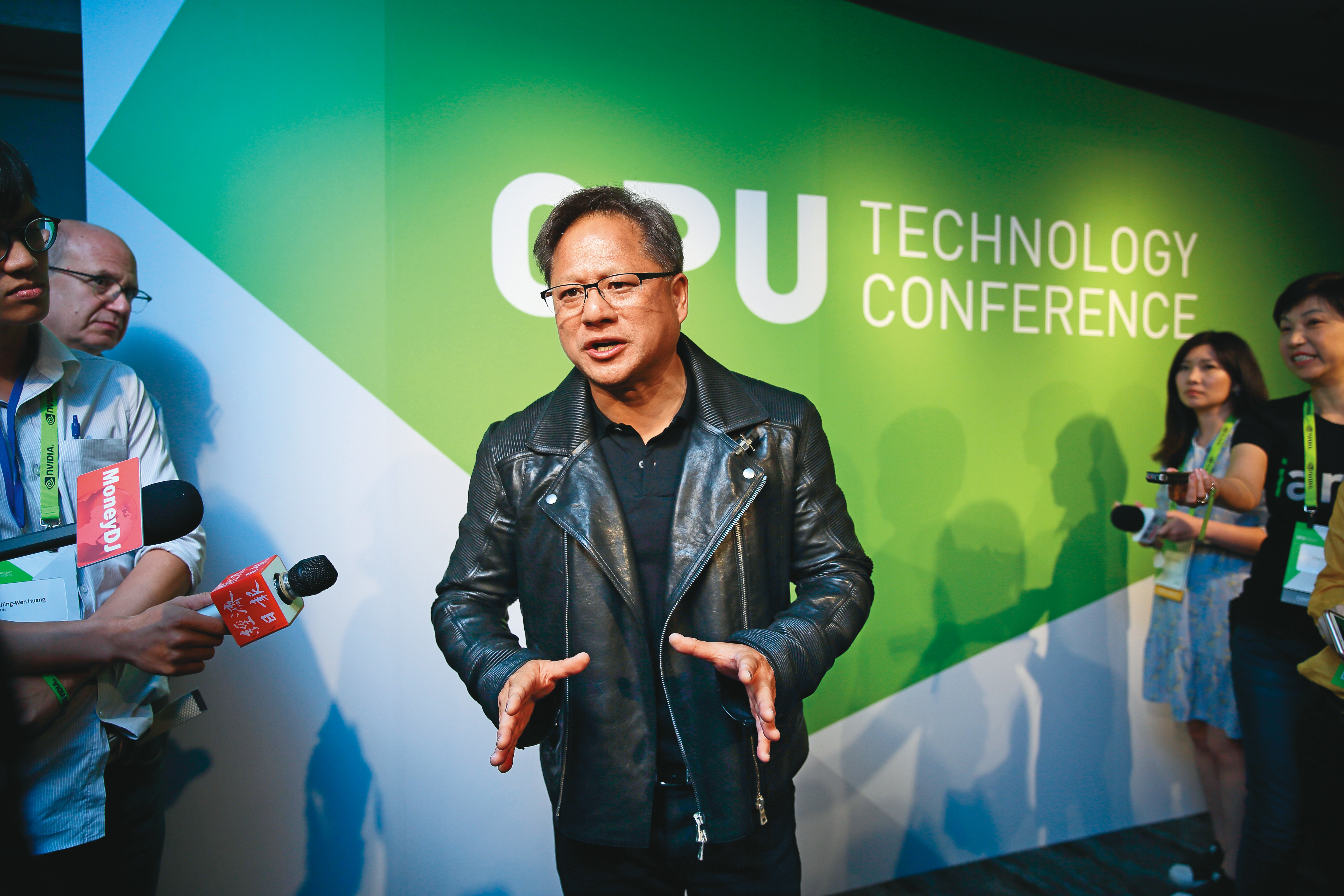 輝達總裁黃仁勳花重金購併ARM，不僅引發多國反對，眾多科技大廠也紛紛跳出來質疑ARM未來的中立性。