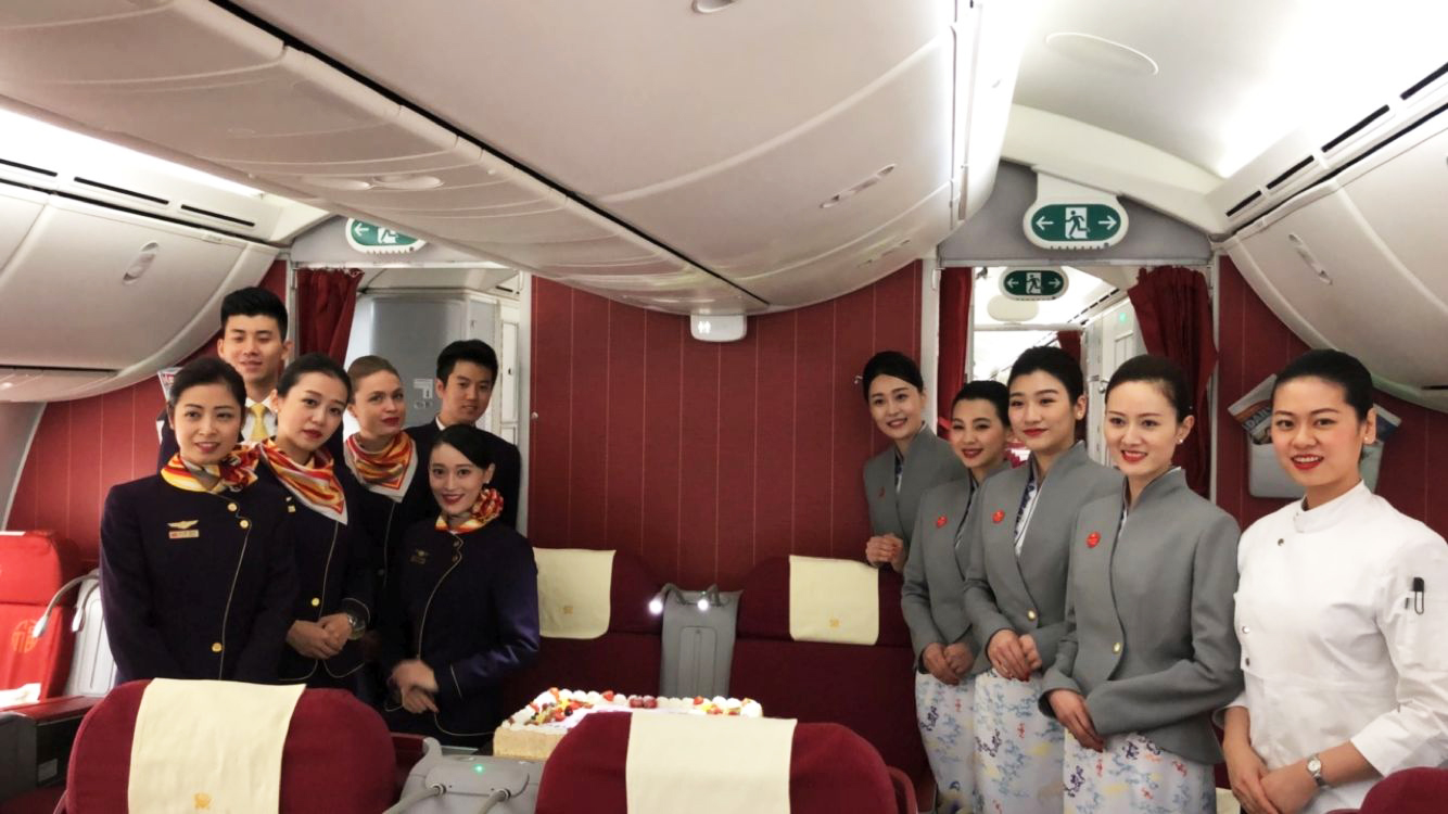 中國海南航空空服員的制服評價不俗，博得中國網友長年盛讚。（翻攝維基百科）