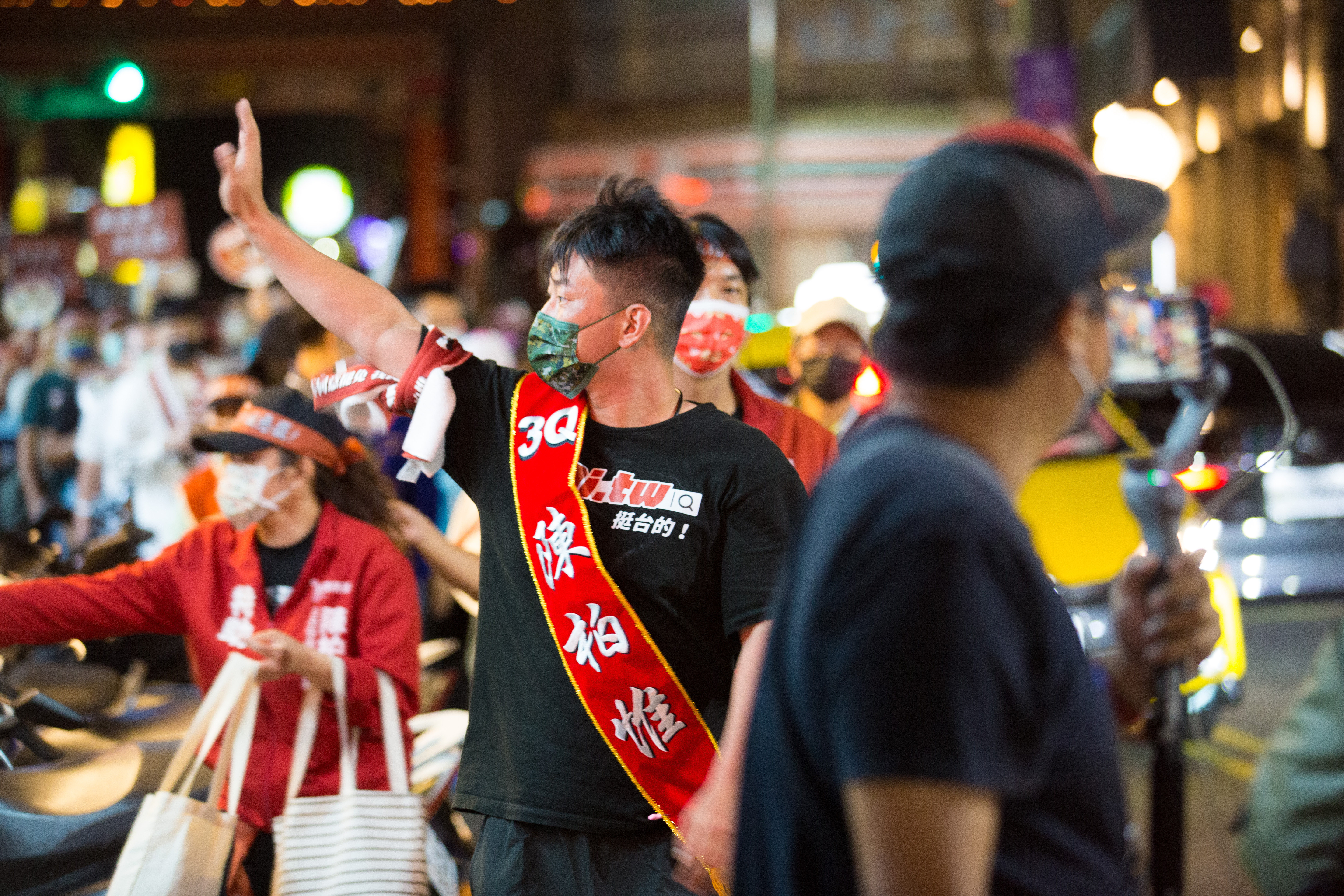 陳柏惟力抗罷免，近日在台中各區掃街爭取鄉親支持。