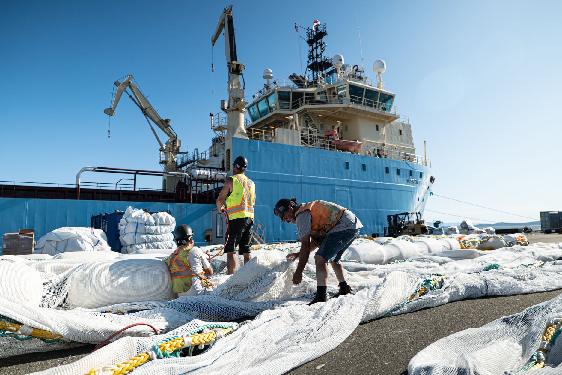 荷蘭環境組織研發新機具「珍妮」，清理了上噸的海洋垃圾。（翻攝The Ocean Cleanup Facebook）