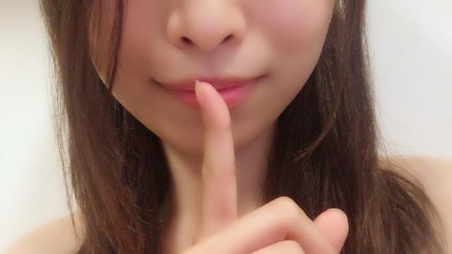 前直播主閨密為了搶粉絲而翻臉，她曝光對方男伴「size」挨告。(圖photo ac)