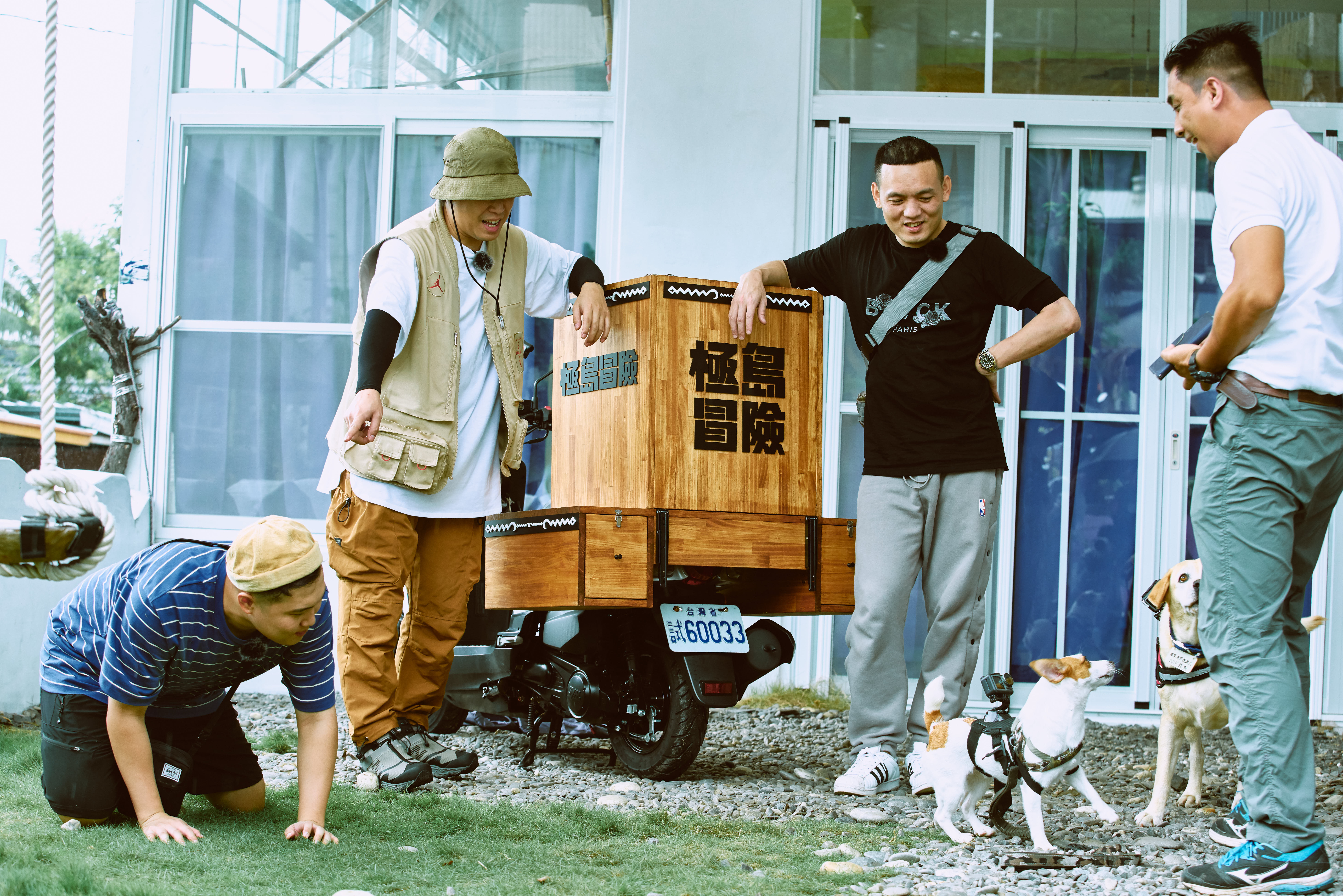 阿弟已被洋蔥飼養一年，這次在當地找到了一位好朋友「貝斯」。（混血兒娛樂提供）