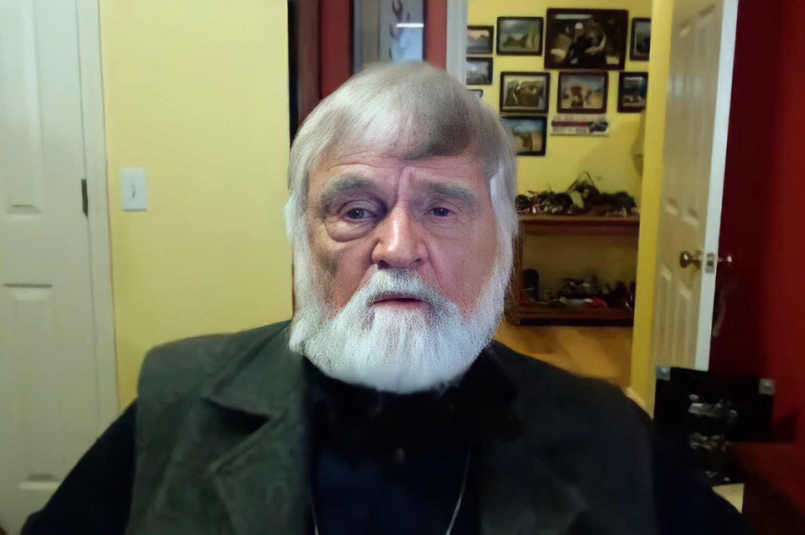 時任軍方攝影師雅各布斯博士，自爆曾拍下機密的UFO照片釀起軒然大波。（翻攝Robert Salas Facebook）