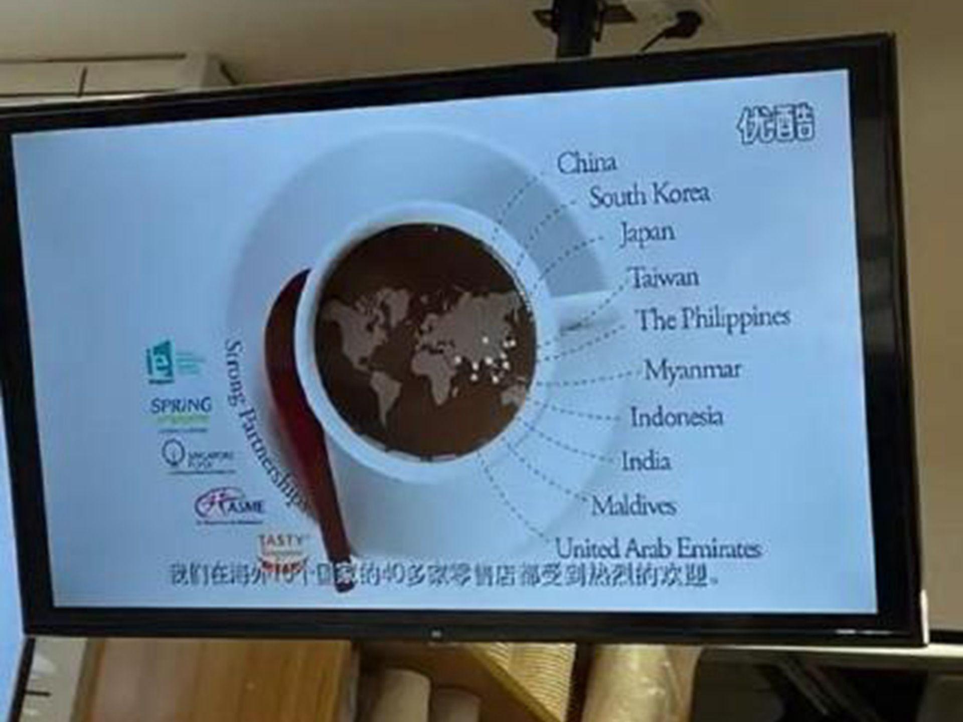 新加坡連鎖餐廳「亞坤」南京仙林金鷹分店,將台灣列為國家。(翻攝微博)