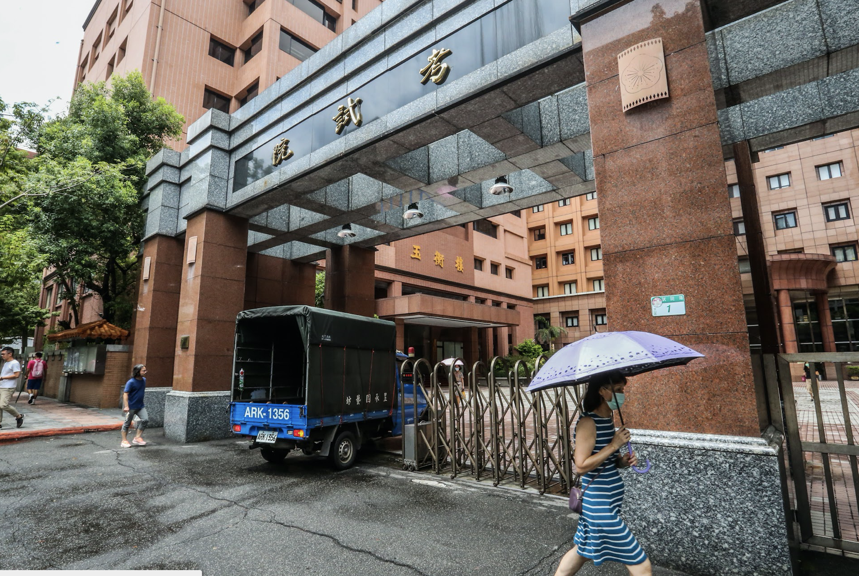 民進黨啟動修憲工程，提案中包含3大方向，包括確定廢考監、18歲公民權、降低修憲門檻。（資料照）