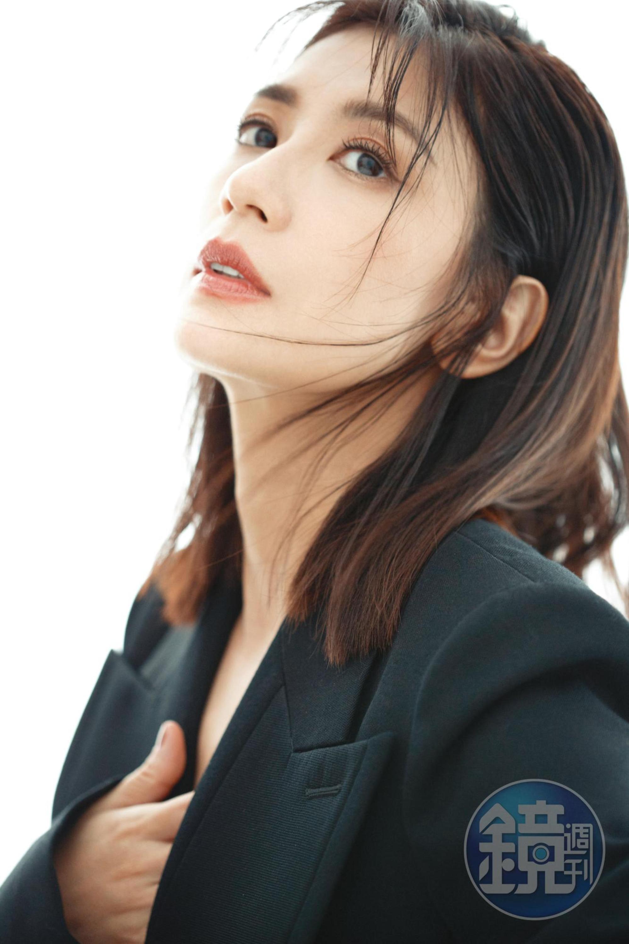 「沒有讀本、沒有跟演員碰面，直接就開機。」跟戲中女兒王淨是開拍才首見，對賈靜雯也是很特別的經驗。