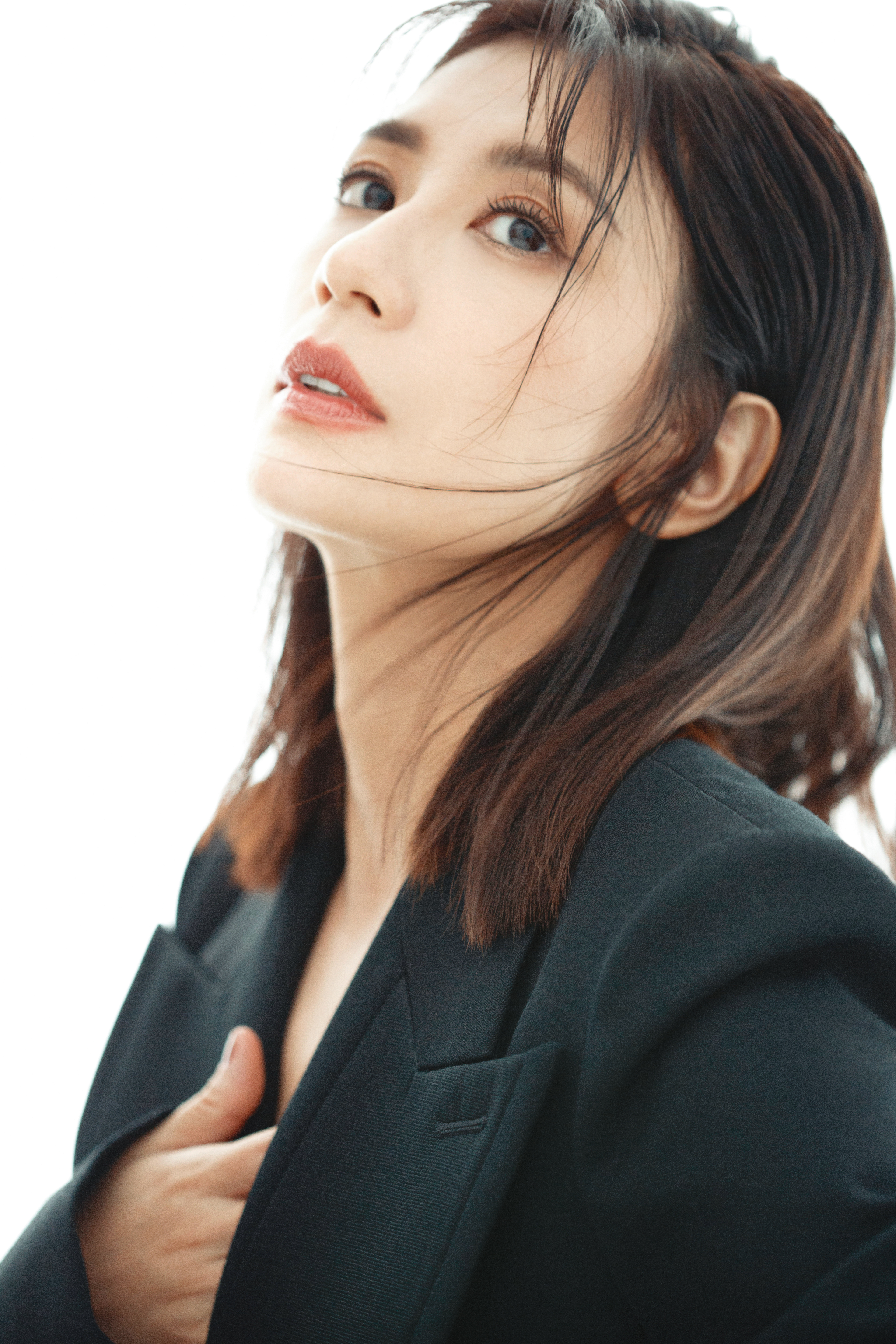 「沒有讀本、沒有跟演員碰面，直接就開機。」跟戲中女兒王淨是開拍才首見，對賈靜雯也是很特別的經驗。