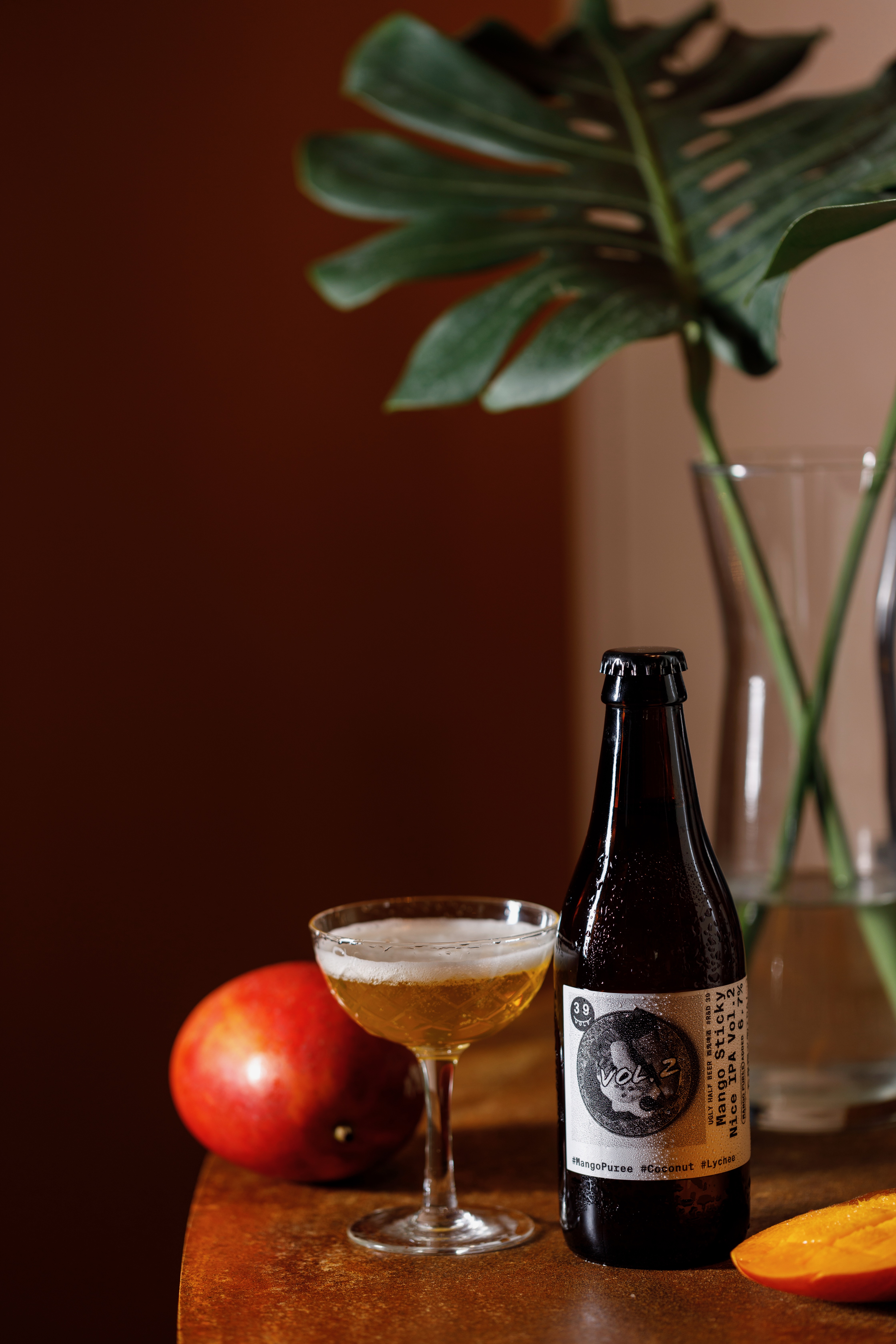 「芒果糯米飯IPA（二）」用了台南愛文芒果釀造，是「真芒」，酒精濃度帶來糯米飯的黏感。（150元／瓶）