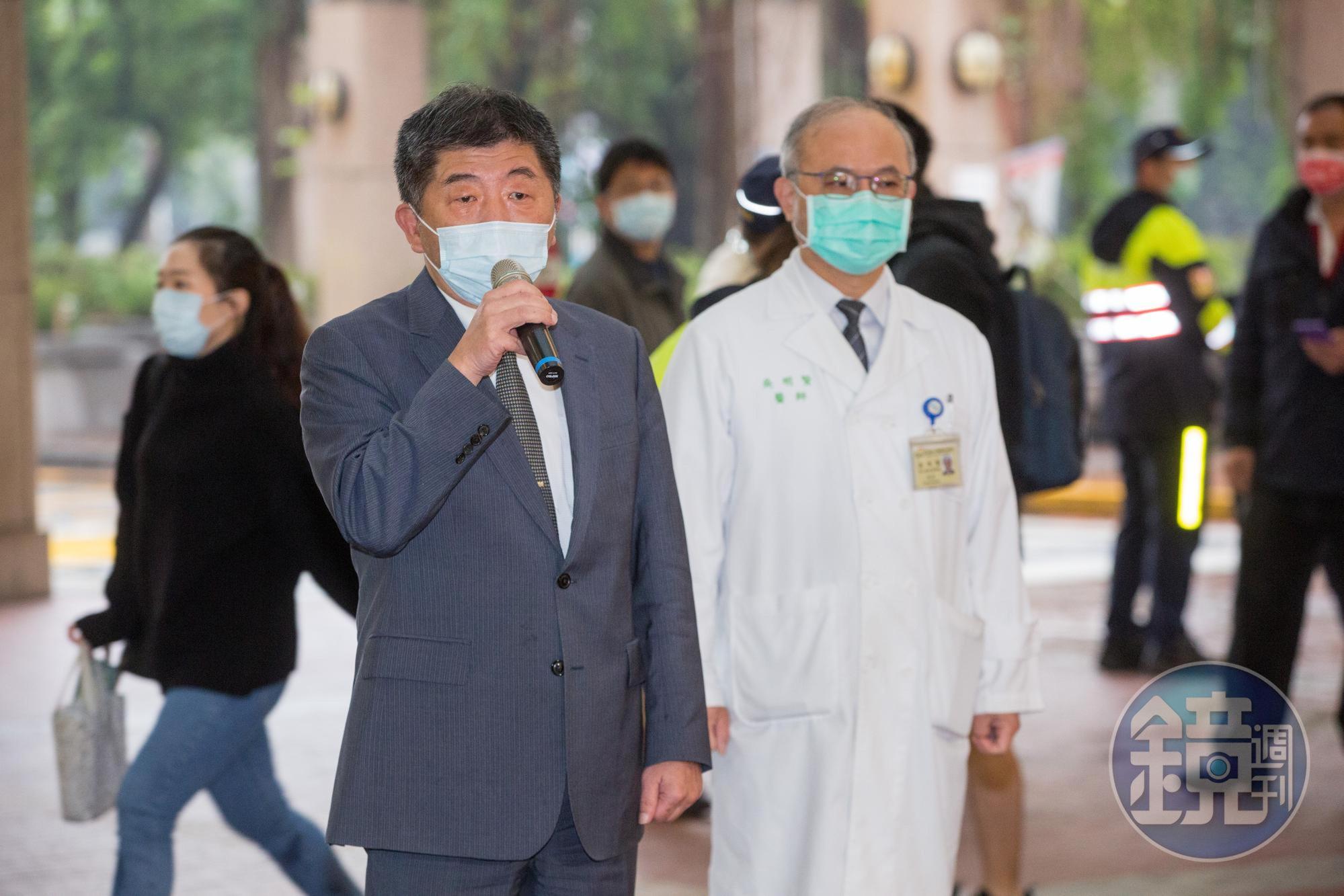 北市之前控訴中央塞了超過負荷的疫苗劑量給他們，對此陳時中（左）除表示會協助施打，也澄清並非為了拚涵蓋率。（本刊資料照）